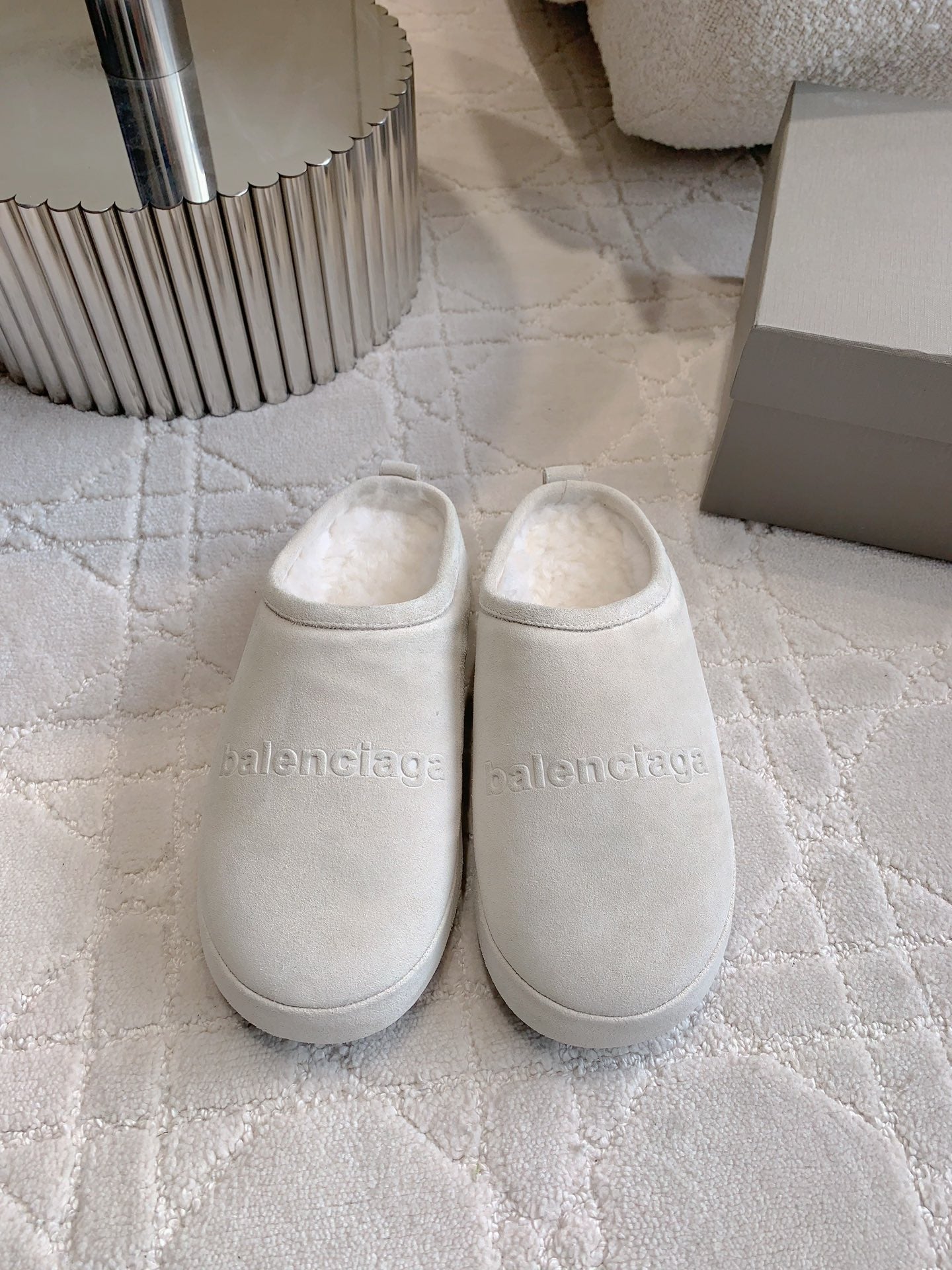 ALASKA SLIPPER IN WHITE SUEDE - 35