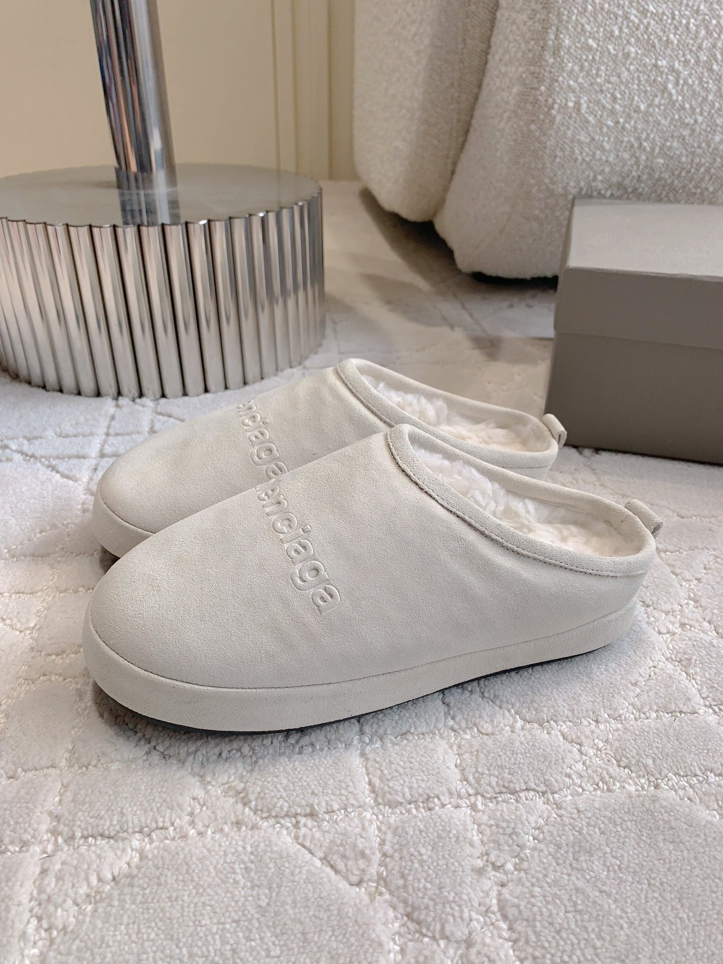 ALASKA SLIPPER IN WHITE SUEDE - 35