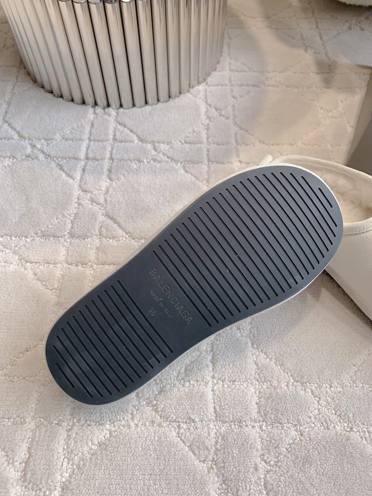 ALASKA SLIPPER IN WHITE SUEDE - 35