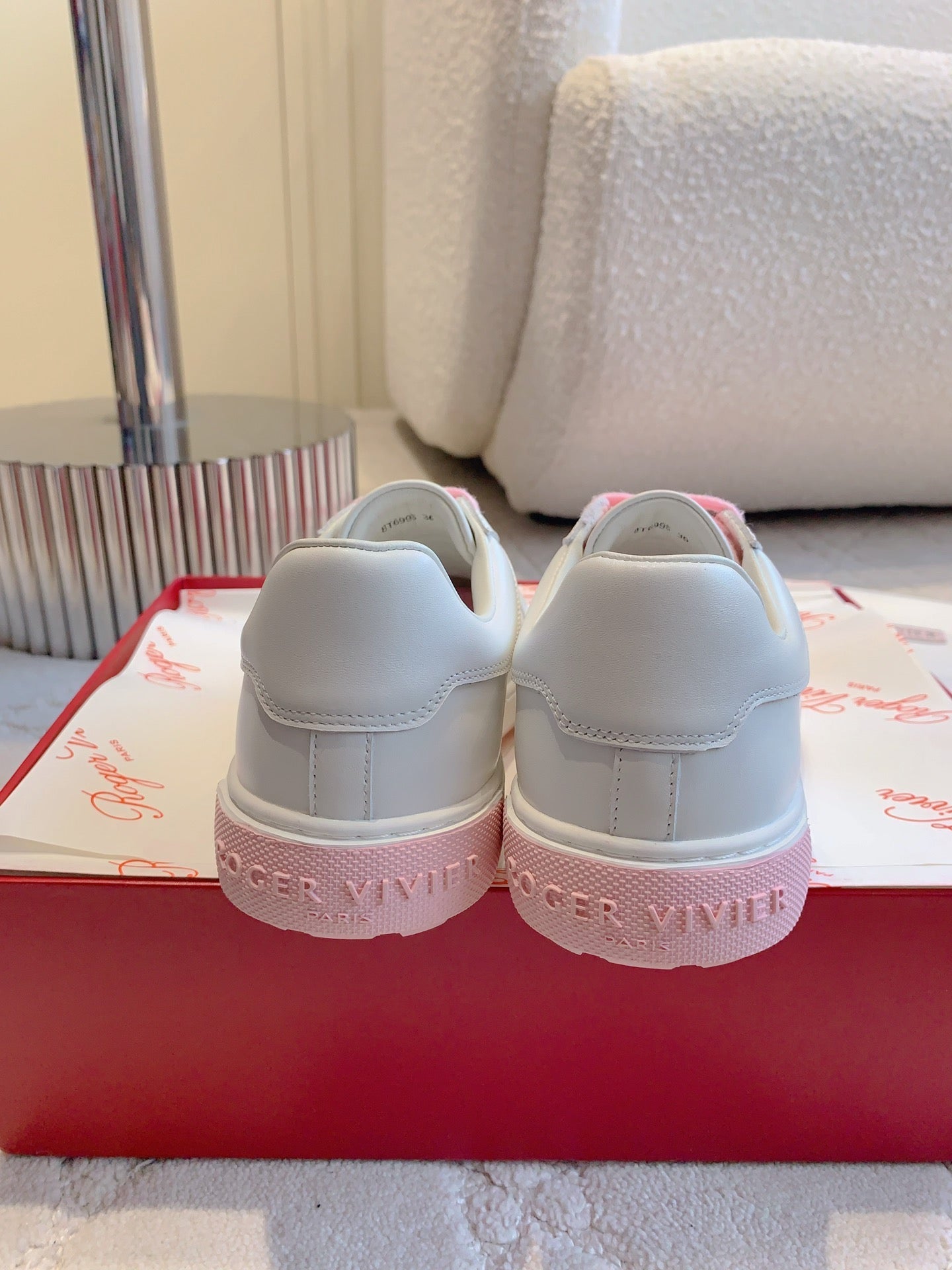 VIV' SKATE WHITE LEATHER SNEAKERS WITH PINK LACES AND CARTOON CHARMS - 34