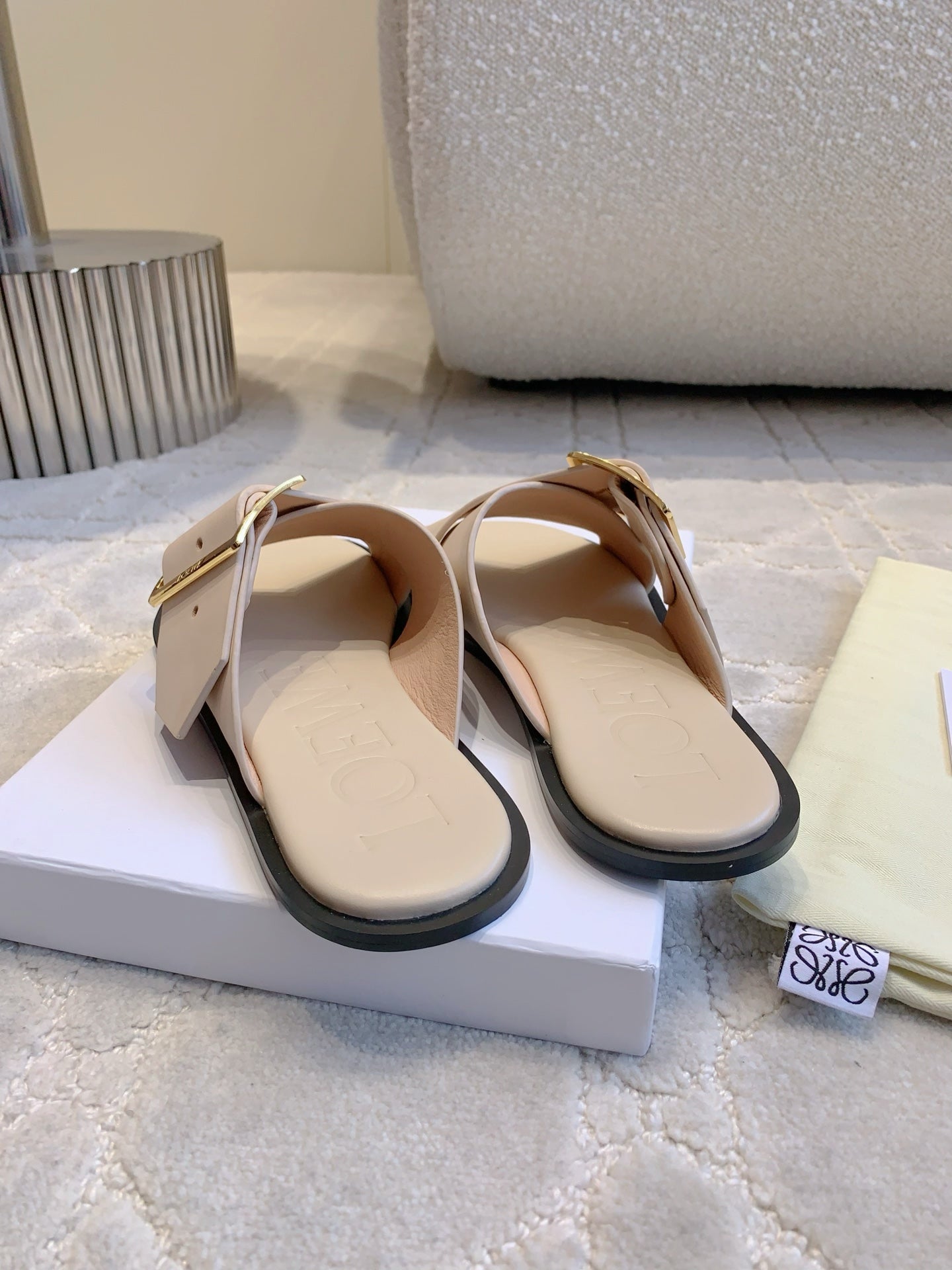 PETAL BELT FLAT SANDAL IN BEIGE CREAM CALFSKIN - 35