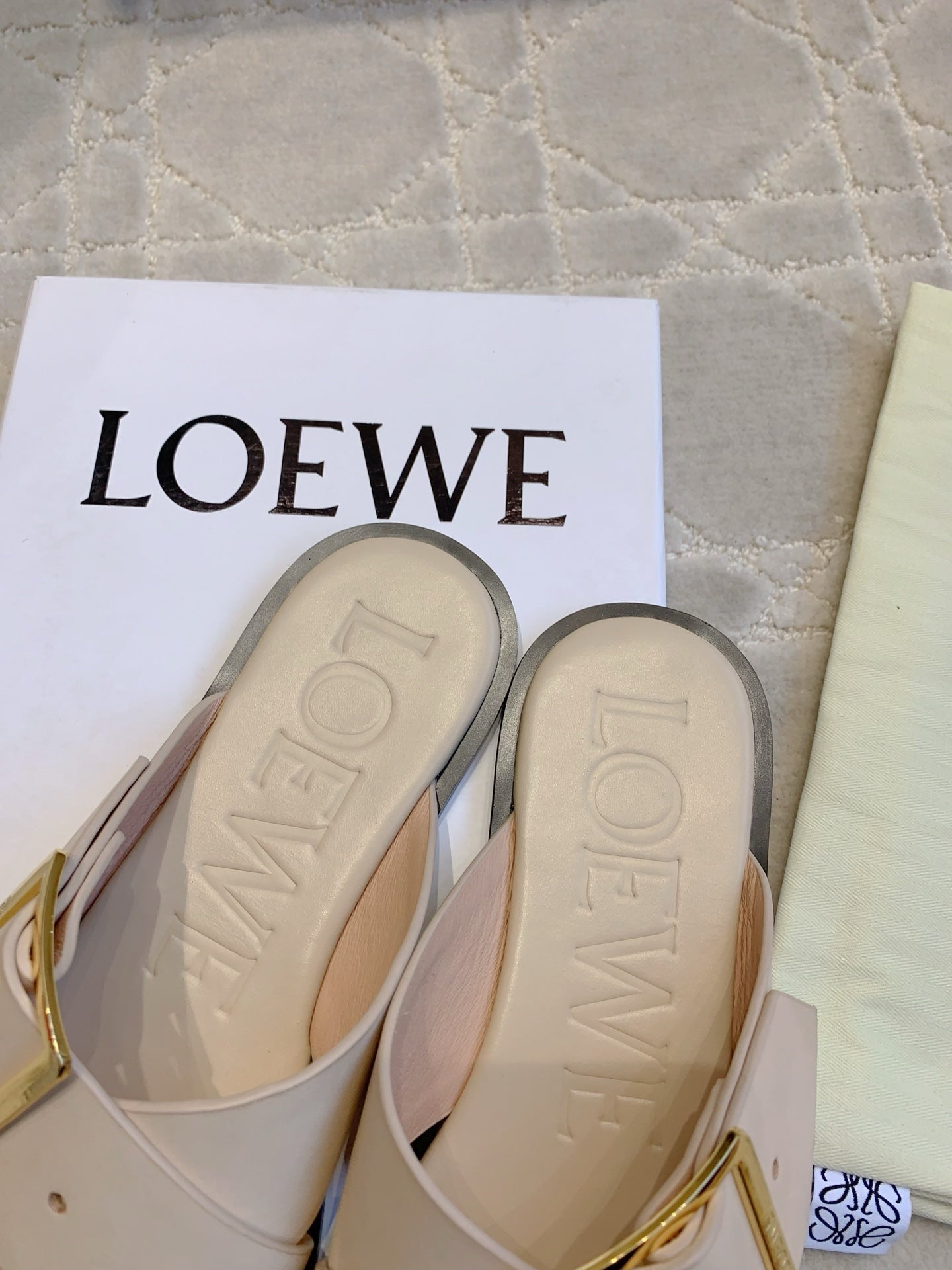 PETAL BELT FLAT SANDAL IN BEIGE CREAM CALFSKIN - 35