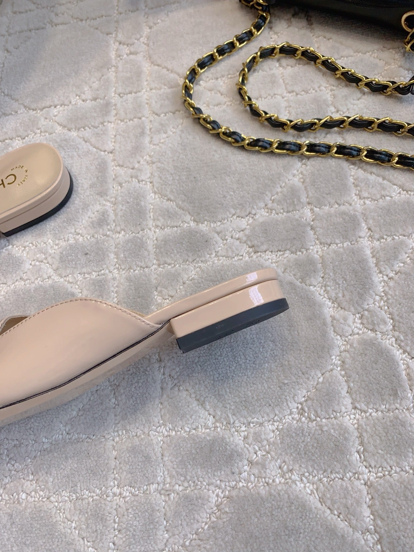 FLAT MULE 2 CM IN BEIGE CREAM PATENT CALFSKIN - 35