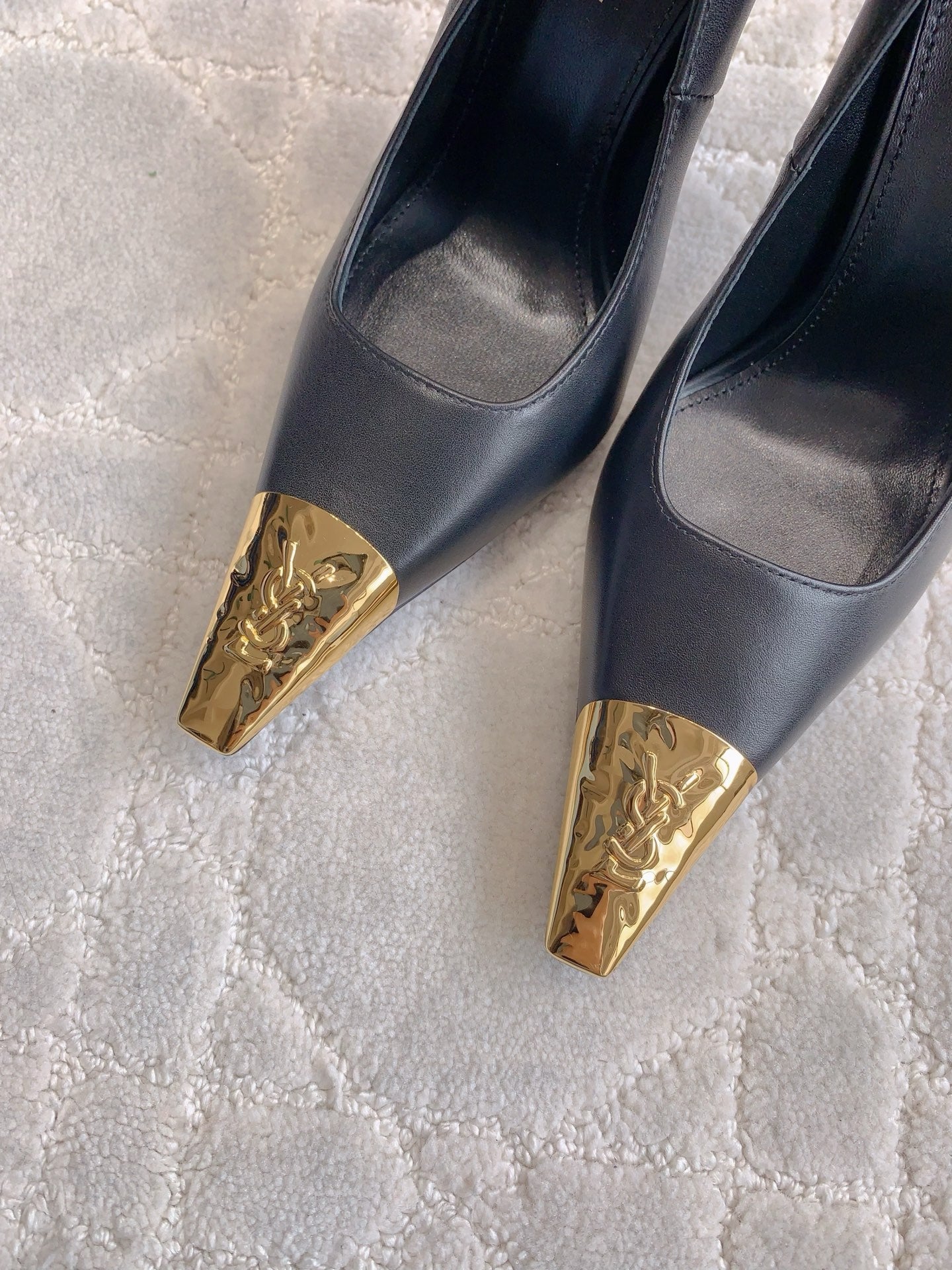 HIGH HEEL 10 CM PUMP IN BLACK CALFSKIN WITH GOLD HARDWARE - 35