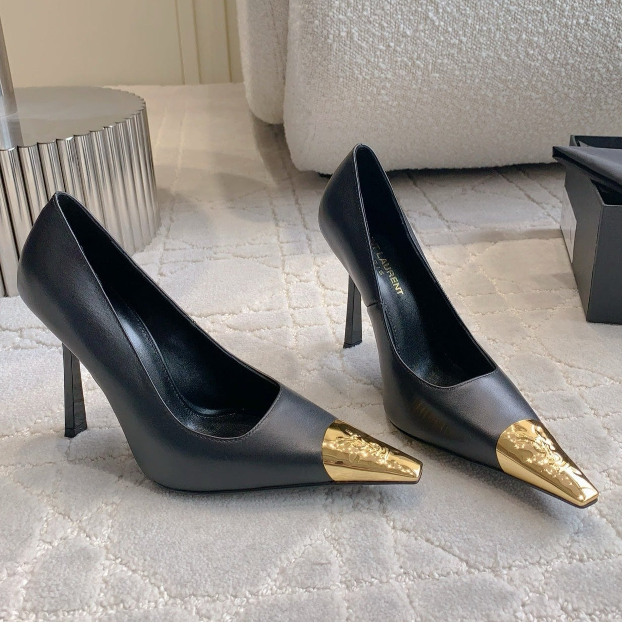 HIGH HEEL 10 CM PUMP IN BLACK CALFSKIN WITH GOLD HARDWARE - 35