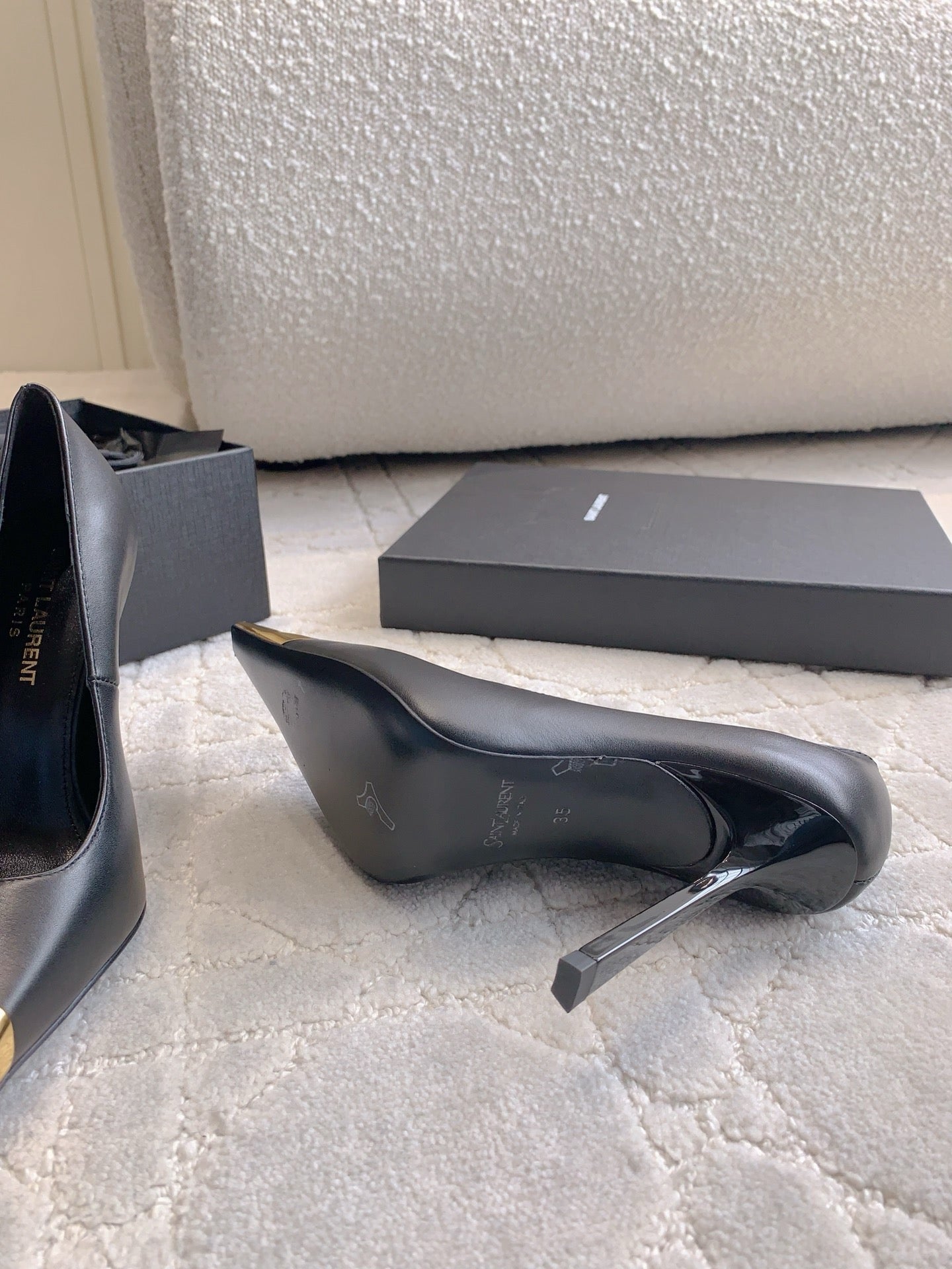 HIGH HEEL 10 CM PUMP IN BLACK CALFSKIN WITH GOLD HARDWARE - 35