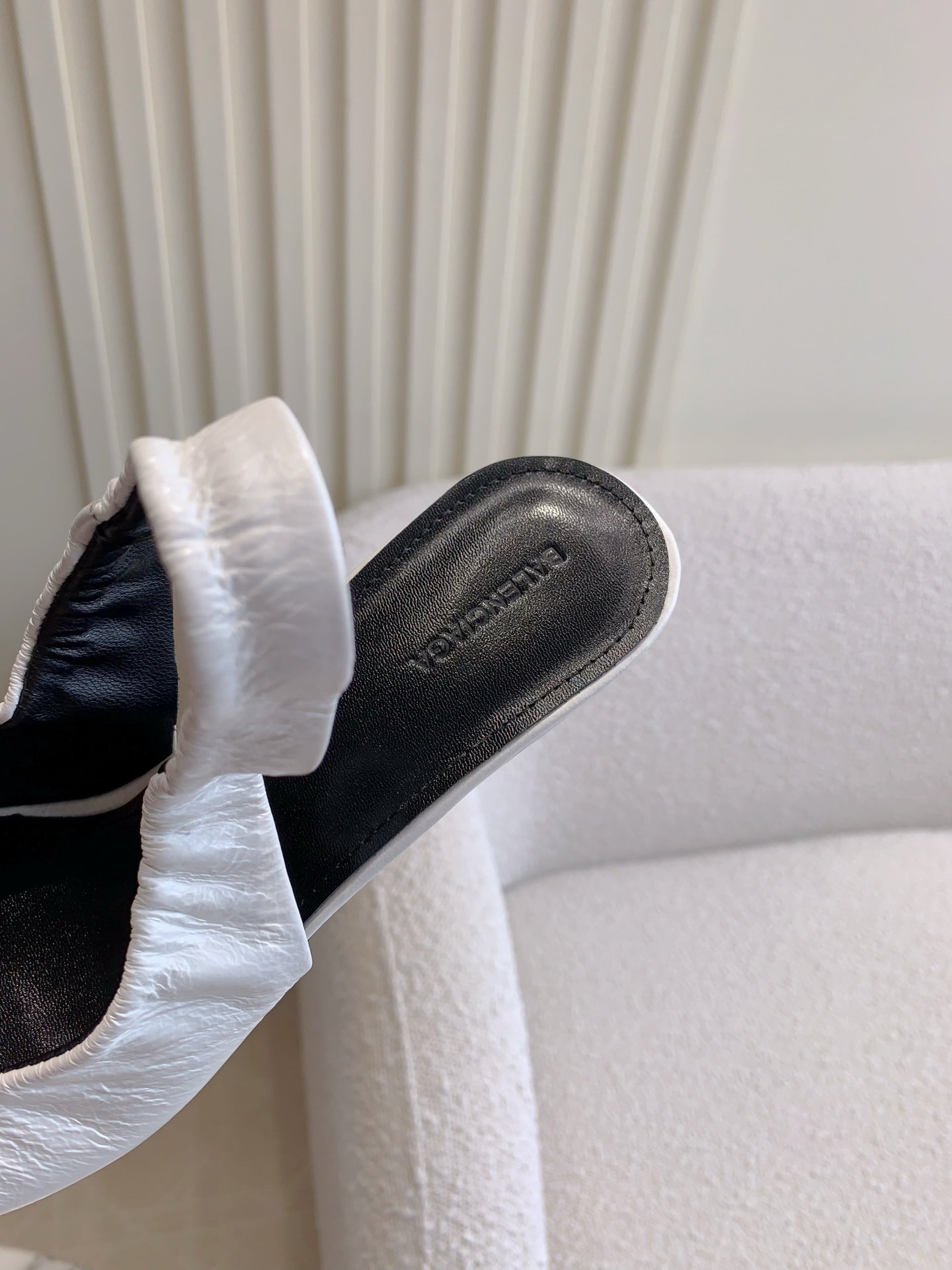 BALENCIAGA 25S HIGH SLINGBACK 35 MM IN WHITE LAMBSKIN WITH GOLD HARDWARE - 34