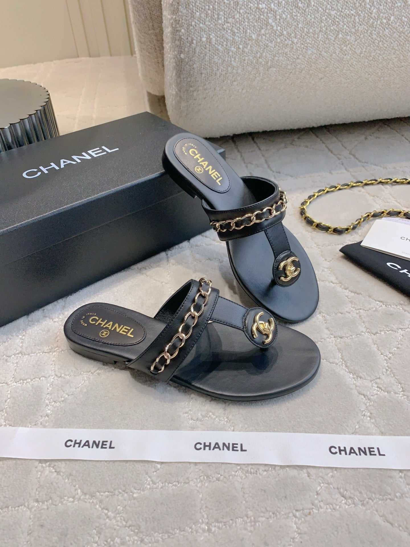CC THONG SLIPPERS IN BLACK LAMBSKIN MIX CHAIN - 35