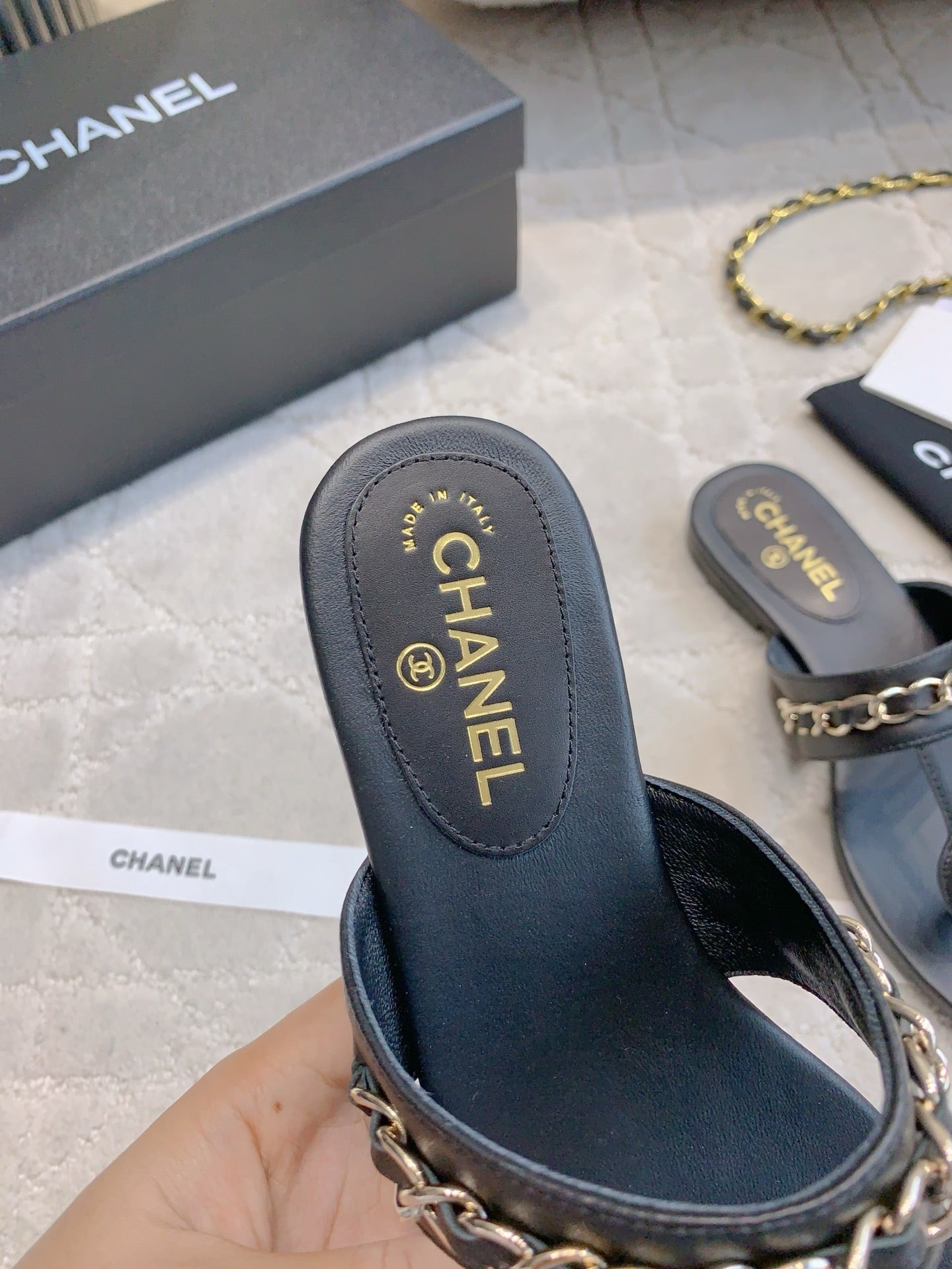 CC THONG SLIPPERS IN BLACK LAMBSKIN MIX CHAIN - 35