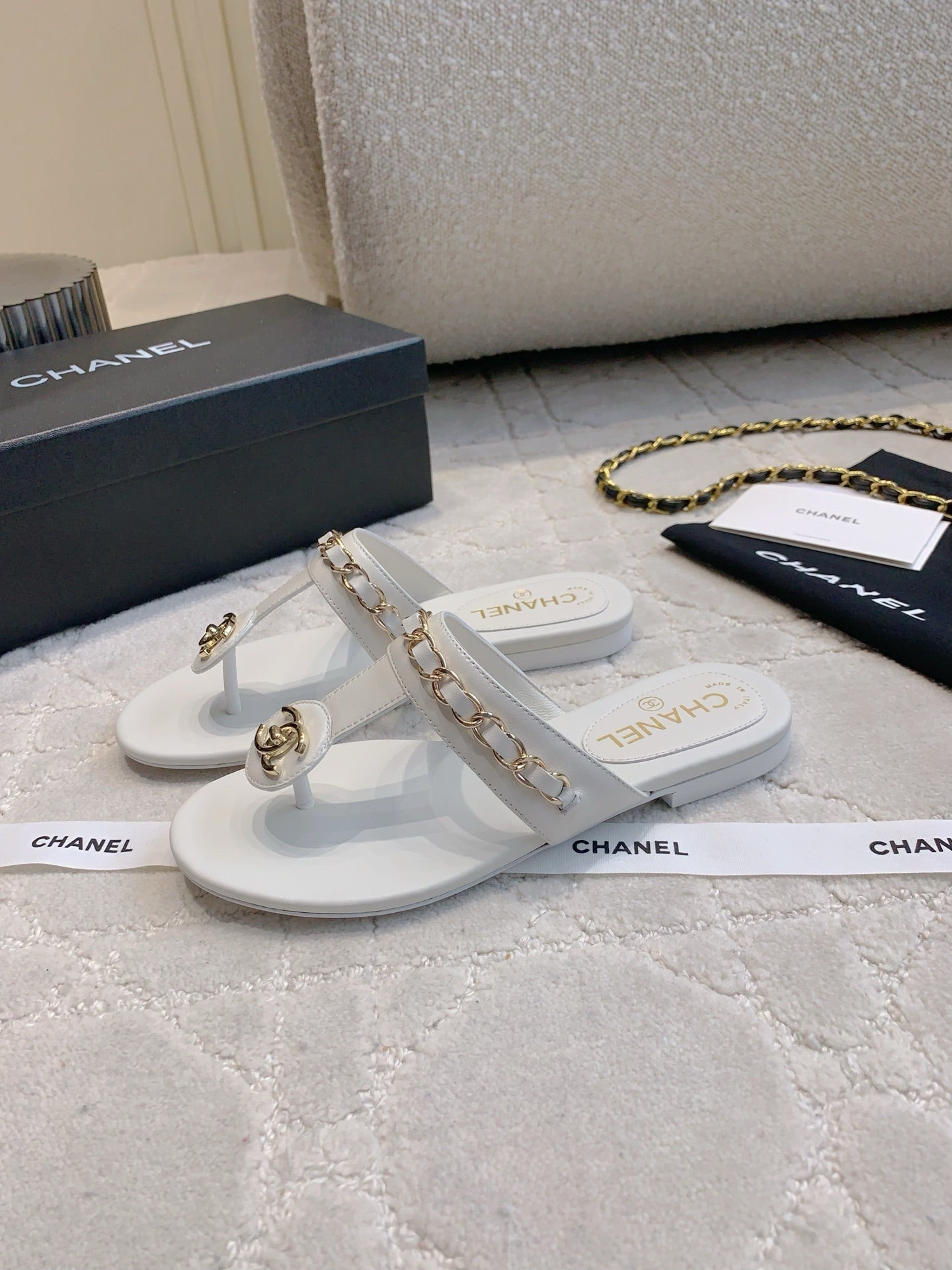 CC THONG SLIPPERS IN WHITE LAMBSKIN MIX CHAIN - 35