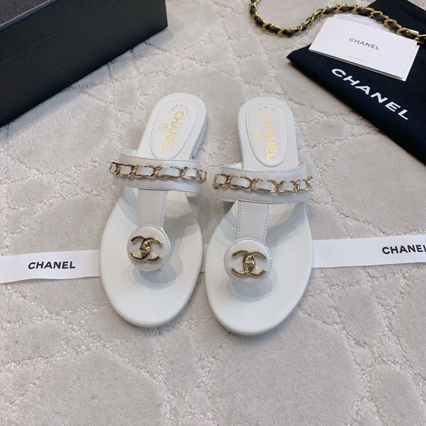 CC THONG SLIPPERS IN WHITE LAMBSKIN MIX CHAIN - 35