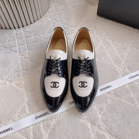CHANEL 25S TWO TONE LACE UP IN BLACK AND WHITE SHINY CALFSKIN - 35