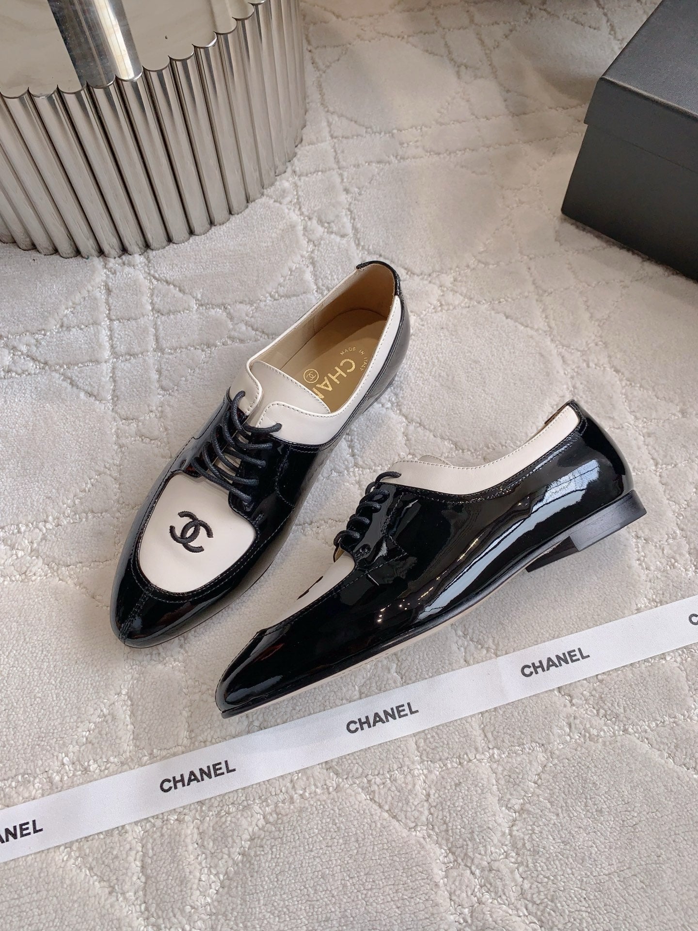 CHANEL 25S TWO TONE LACE UP IN BLACK AND WHITE SHINY CALFSKIN - 35