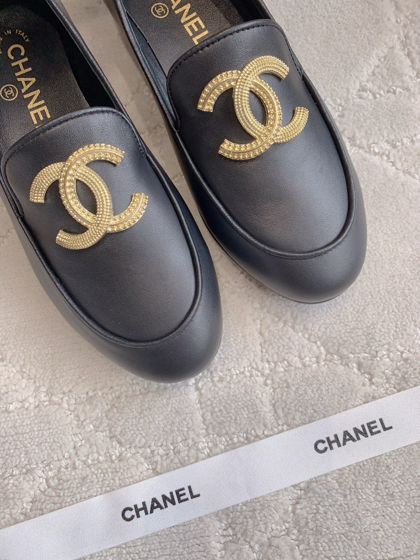 CHANEL 25S LOAFERS WITH LARGE LOGO IN BLACK CALFSKIN GOLD HARDWARE - 35
