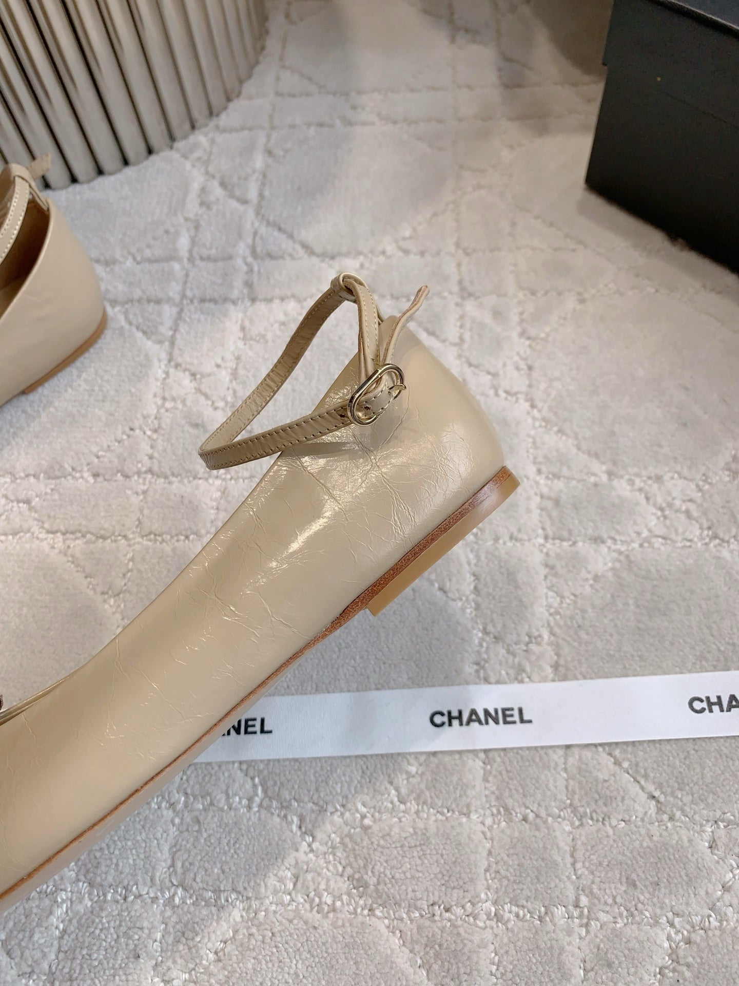 CHANEL 25S CAMELLIA SQUARE TOE FLATS IN BEIGE CALFSKIN GOLD HARDWARE - 35
