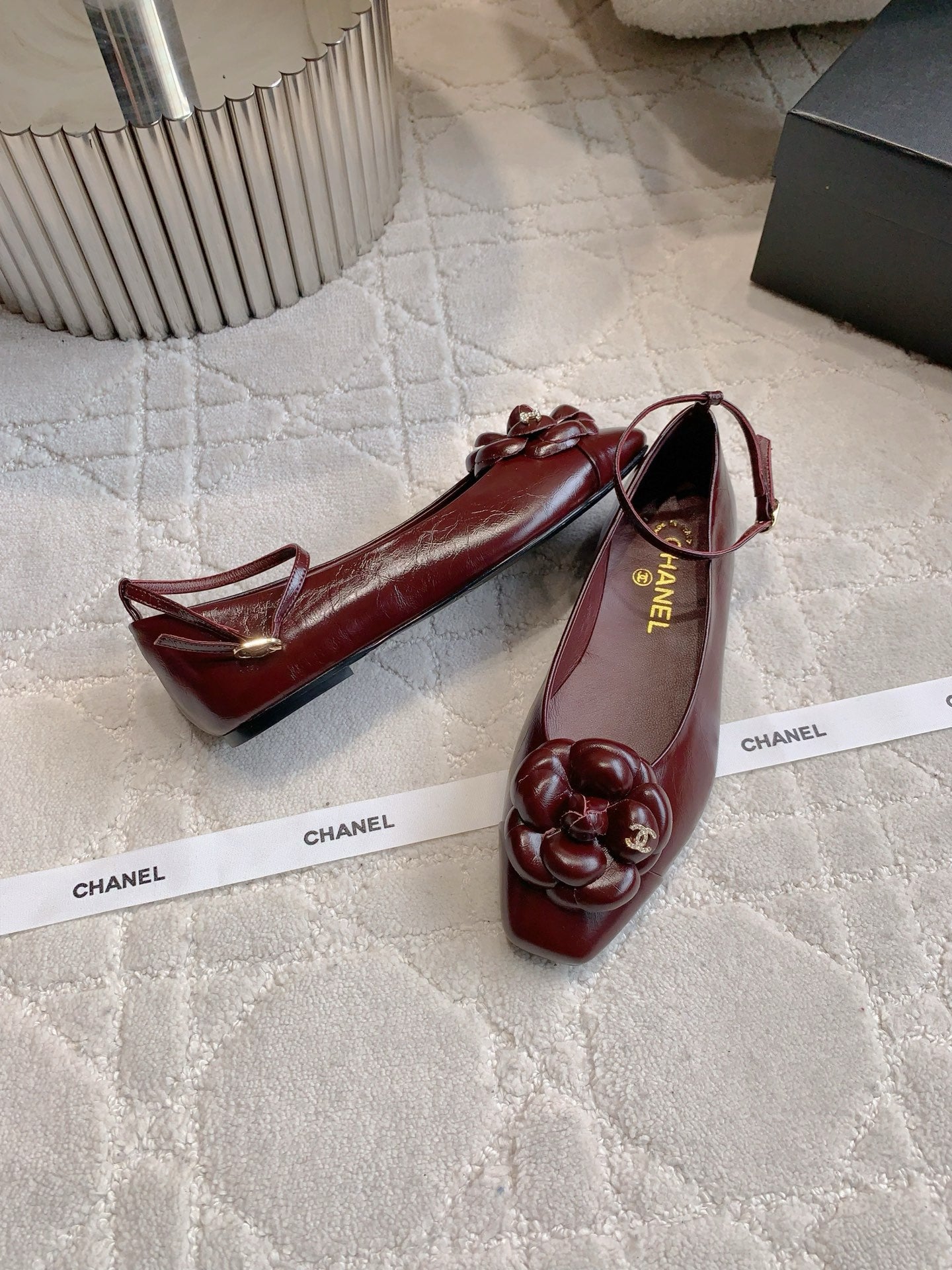 CHANEL 25S CAMELLIA SQUARE TOE FLATS IN ROSSO ANCORA CALFSKIN GOLD HARDWARE - 35