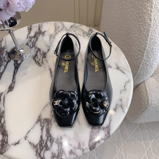 CHANEL 25S CAMELLIA SQUARE TOE FLATS IN BLACK CALFSKIN GOLD HARDWARE - 35