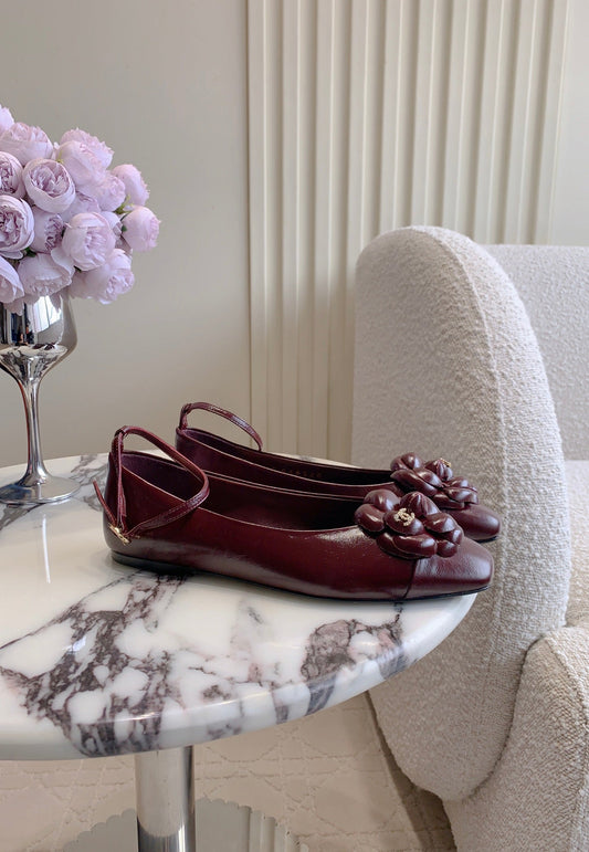 CHANEL 25S БАЛЕТКИ CAMELLIA КВАДРАТНИЙ НОСОК ЗІ ШКІРИ ТЕЛЯТИ КОЛЬОРУ ROSSO ANCORA, ЗОЛОТА ФУРНІТУРА - 35