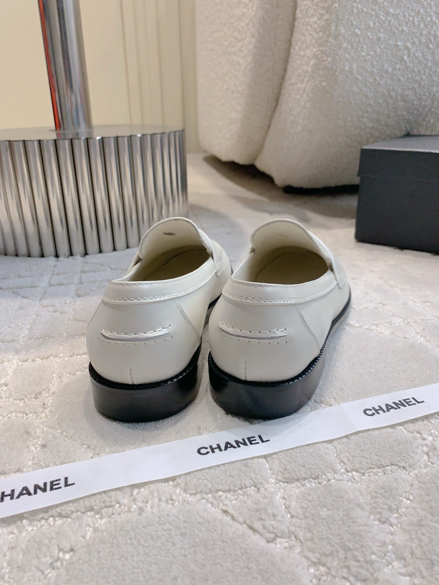 CHANEL 25S MOCCASINS IN WHITE CALFSKIN GOLD HARDWARE - 35