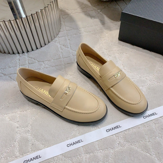 CHANEL 25S MOCCASINS IN BEIGE CALFSKIN GOLD HARDWARE - 35