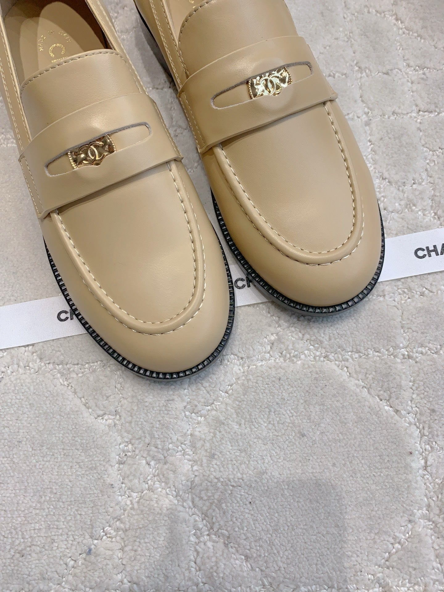 CHANEL 25S MOCCASINS IN BEIGE CALFSKIN GOLD HARDWARE - 35