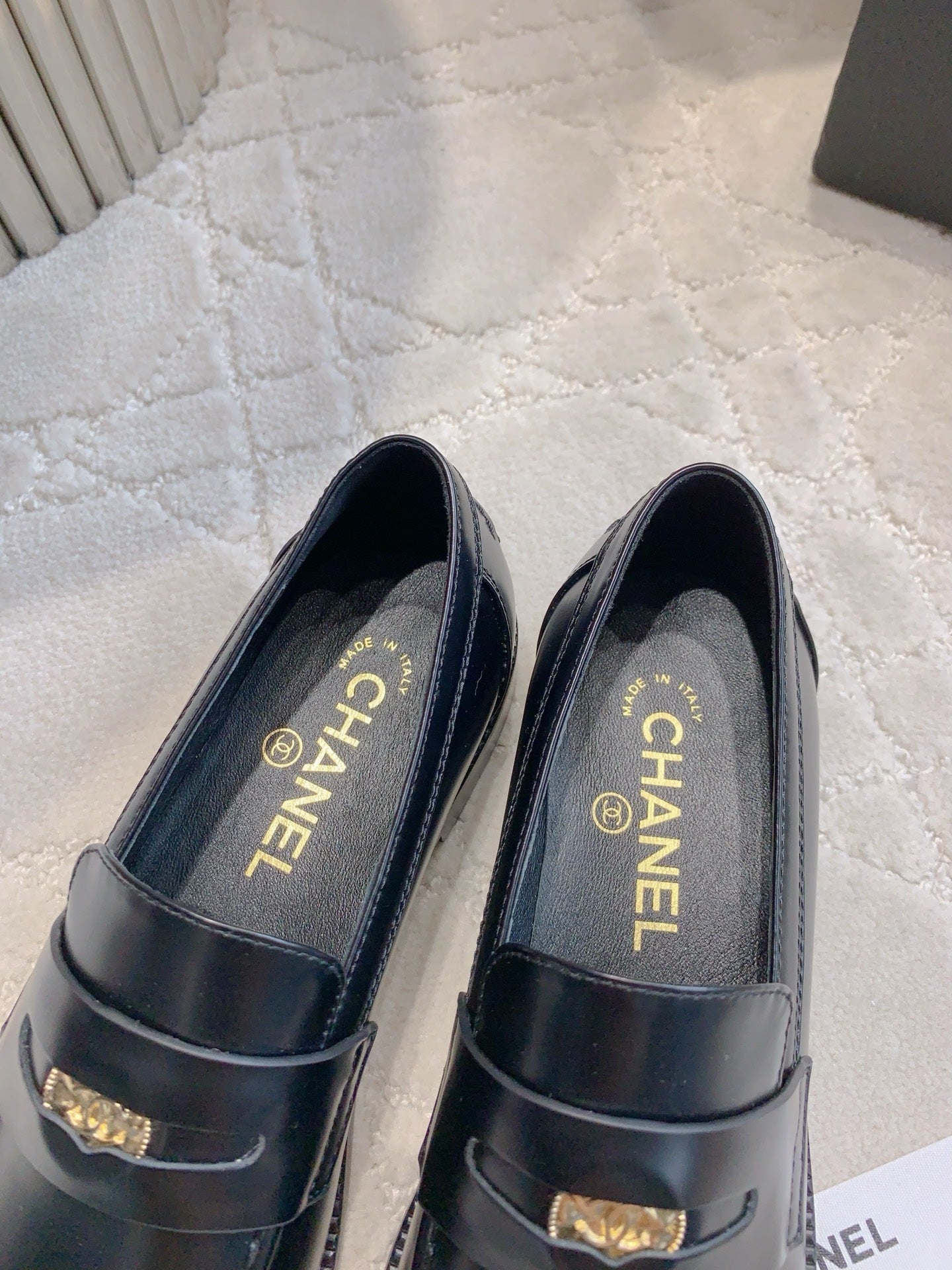 CHANEL 25S MOCCASINS IN BLACK SHINY CALFSKIN GOLD HARDWARE - 35