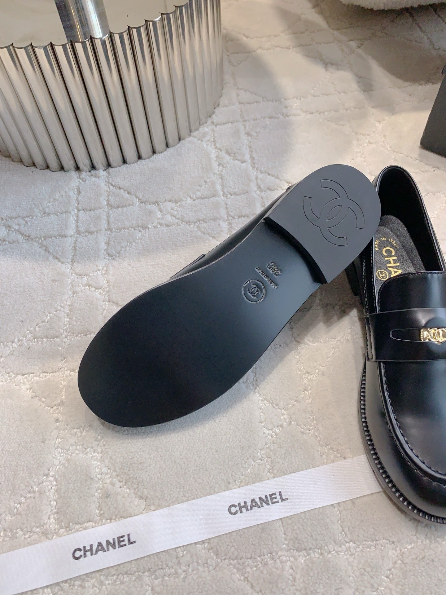 CHANEL 25S MOCCASINS IN BLACK SHINY CALFSKIN GOLD HARDWARE - 35