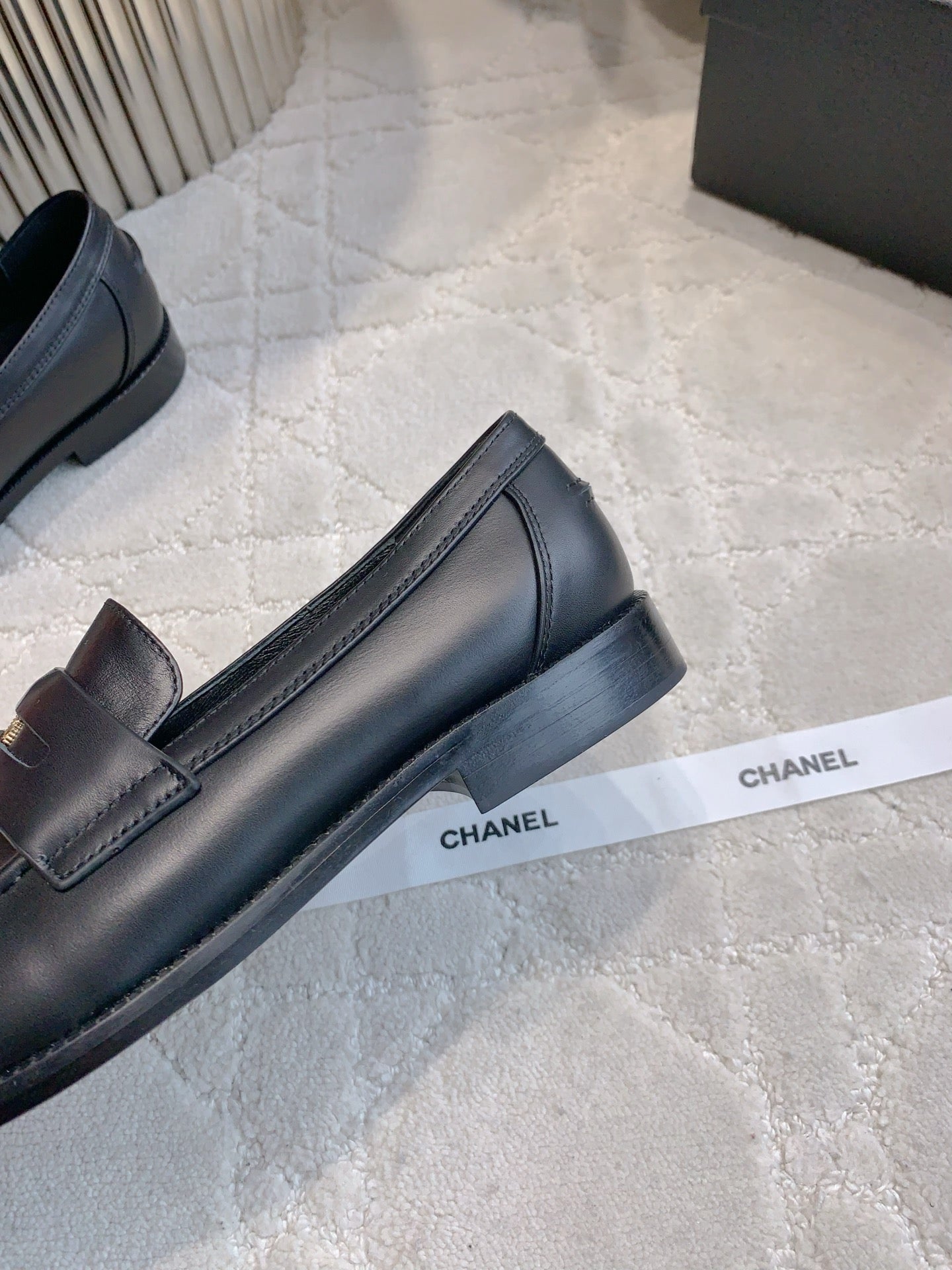 CHANEL 25S MOCCASINS IN BLACK CALFSKIN GOLD HARDWARE - 35
