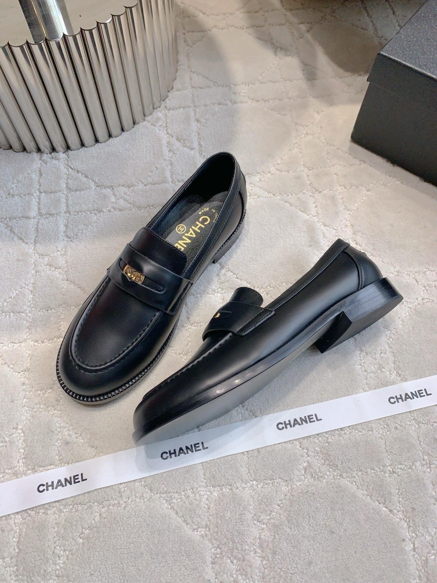 CHANEL 25S MOCCASINS IN BLACK CALFSKIN GOLD HARDWARE - 35