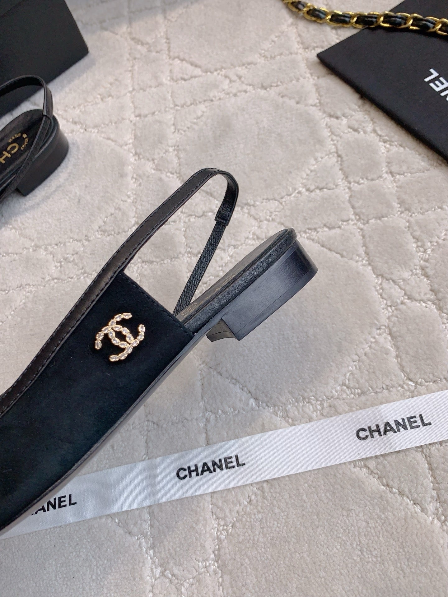 CHANEL 25S SLINGBACK IN BLACK CALFSKIN AND SUEDE GOLD HARDWARE - 35