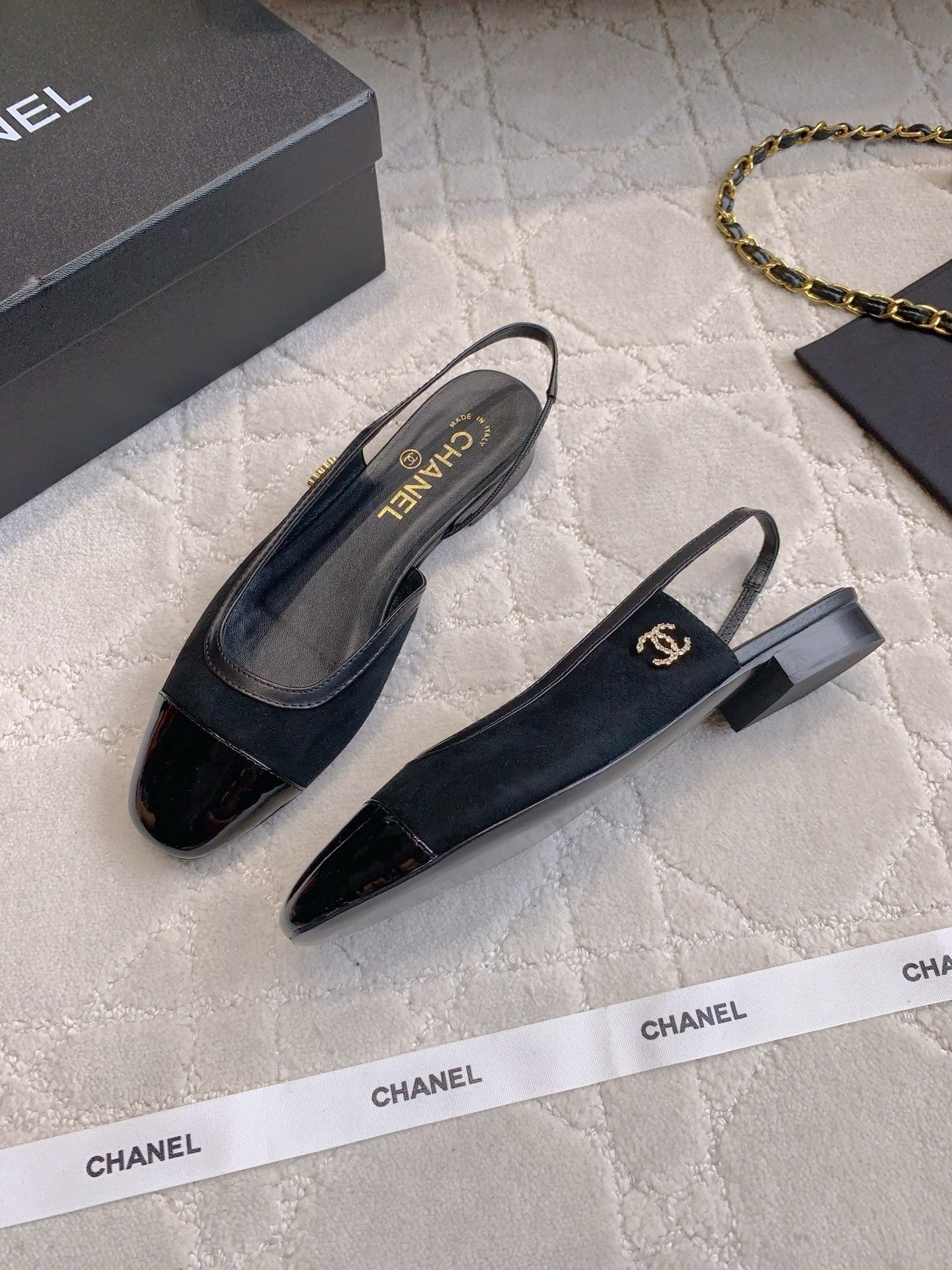 CHANEL 25S SLINGBACK IN BLACK CALFSKIN AND SUEDE GOLD HARDWARE - 35