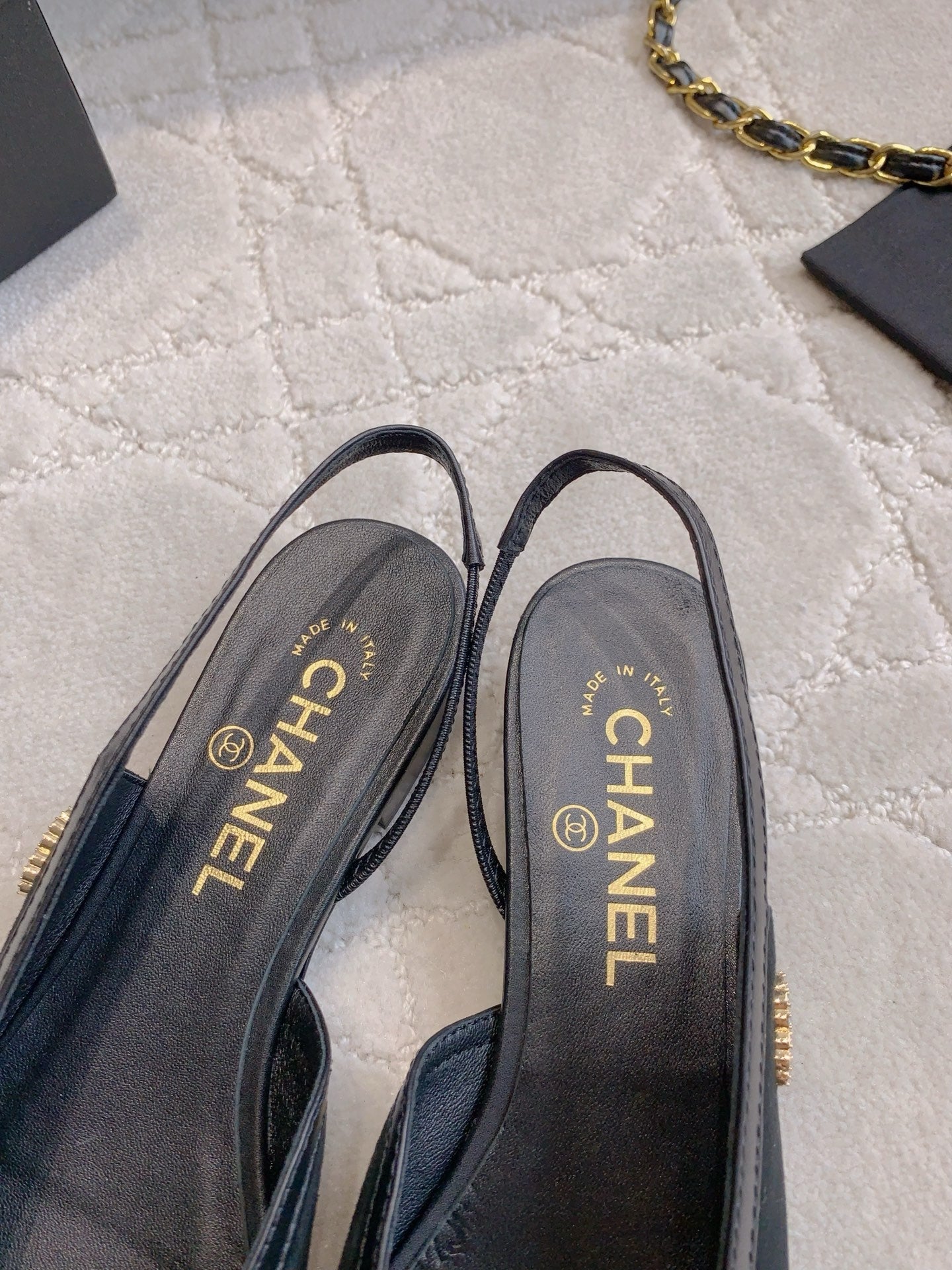 CHANEL 25S SLINGBACK IN BLACK CALFSKIN AND SUEDE GOLD HARDWARE - 35