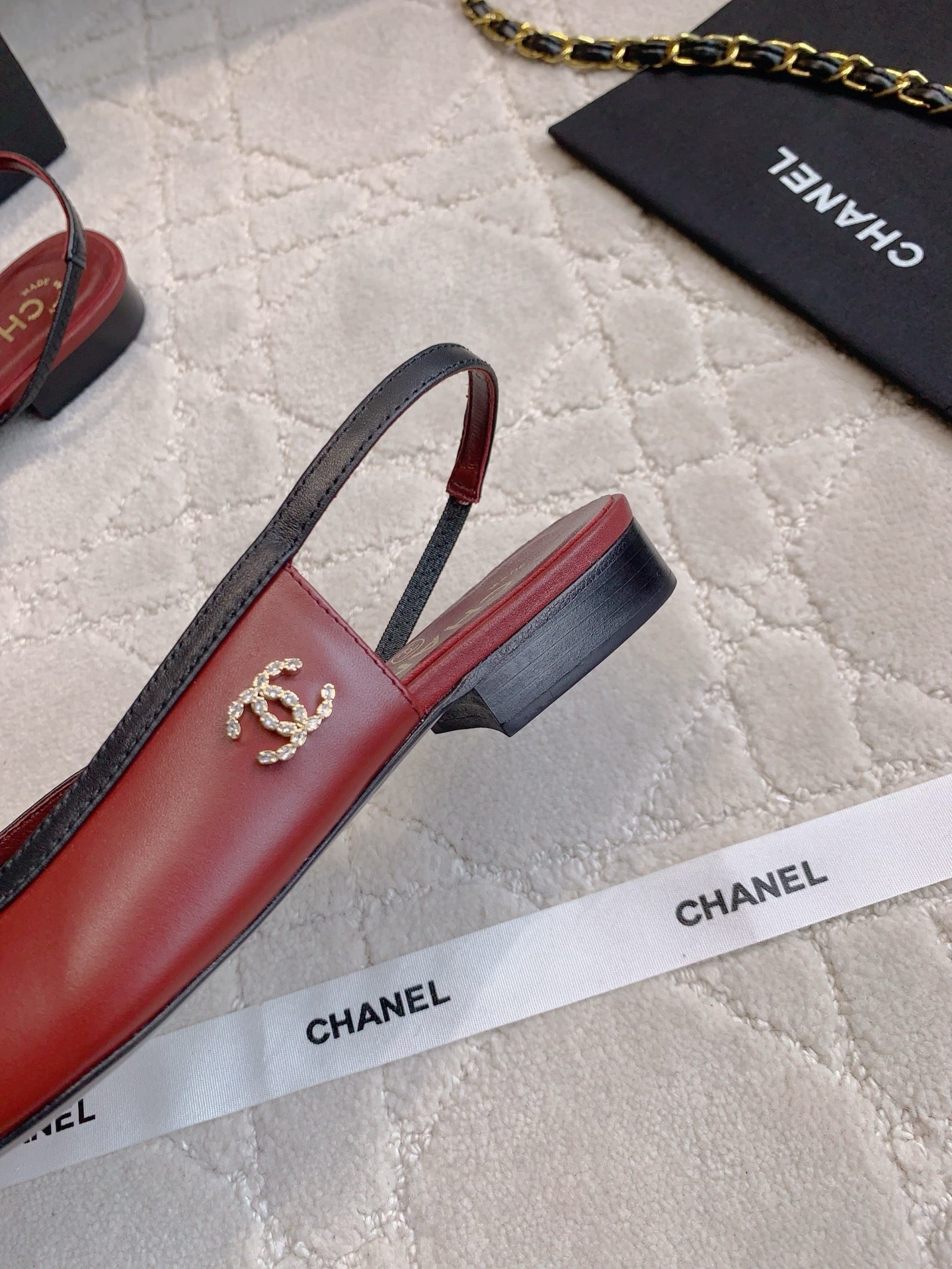 CHANEL 25S SLINGBACK IN BLACK AND ROSEWOOD CALFSKIN GOLD HARDWARE - 35