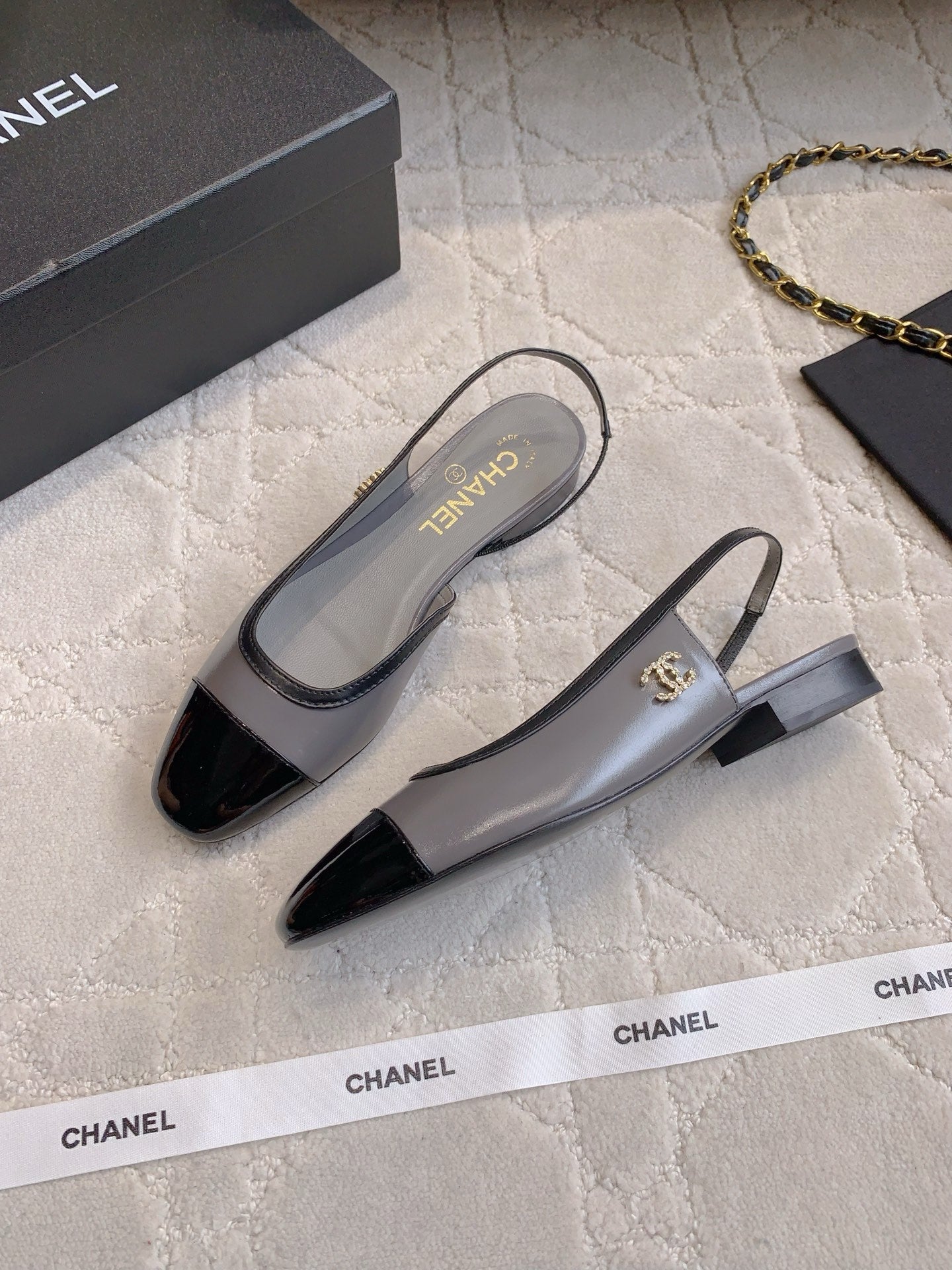 CHANEL 25S SLINGBACK IN BLACK AND TAUPE GRAY CALFSKIN GOLD HARDWARE - 35