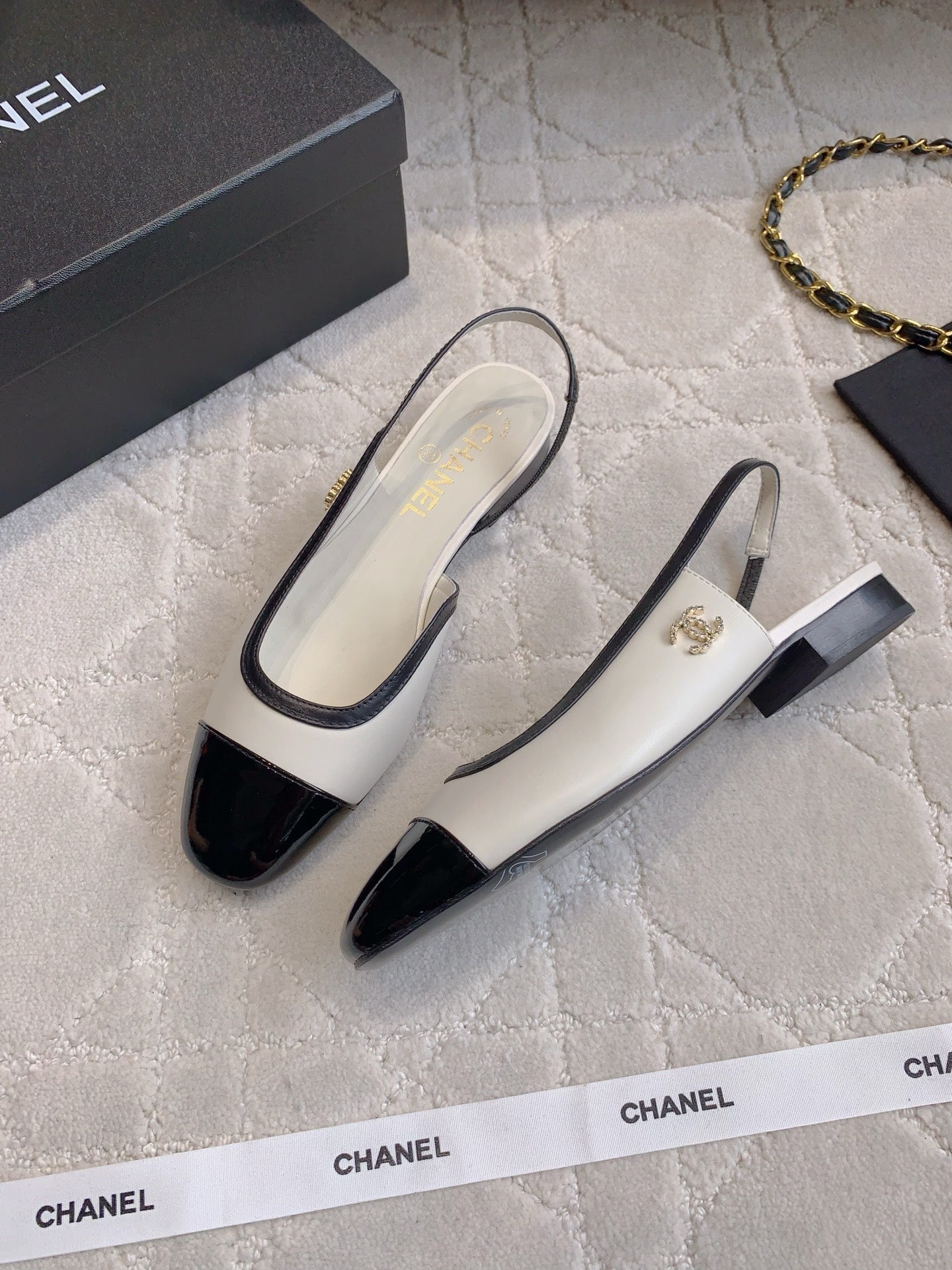 CHANEL 25S SLINGBACK IN BLACK AND WHITE CALFSKIN GOLD HARDWARE - 35