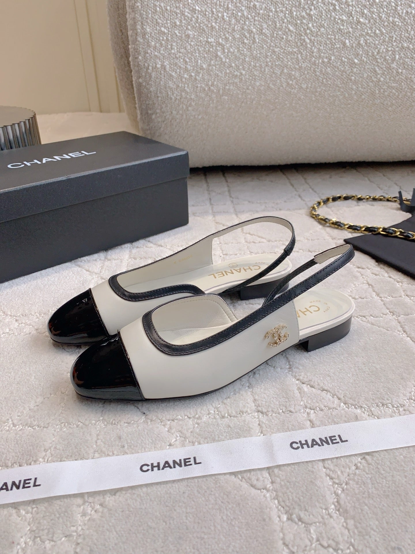 CHANEL 25S SLINGBACK IN BLACK AND WHITE CALFSKIN GOLD HARDWARE - 35