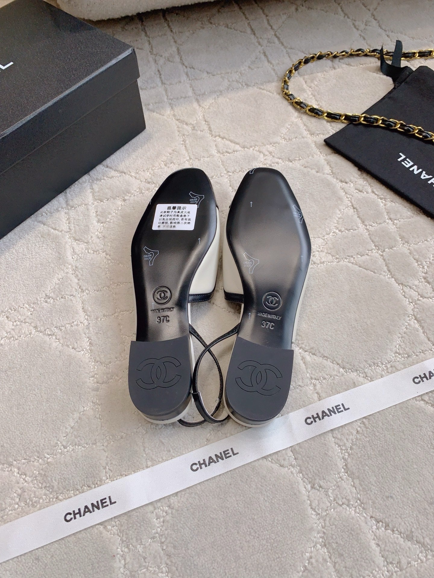 CHANEL 25S SLINGBACK IN BLACK AND WHITE CALFSKIN GOLD HARDWARE - 35