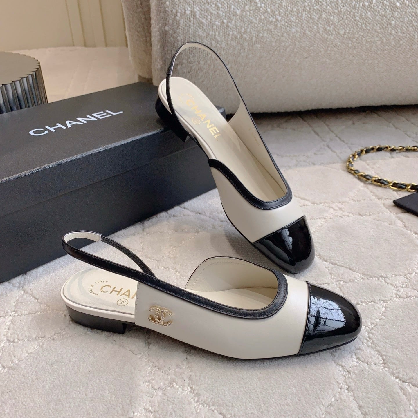 CHANEL 25S SLINGBACK IN BLACK AND WHITE CALFSKIN GOLD HARDWARE - 35