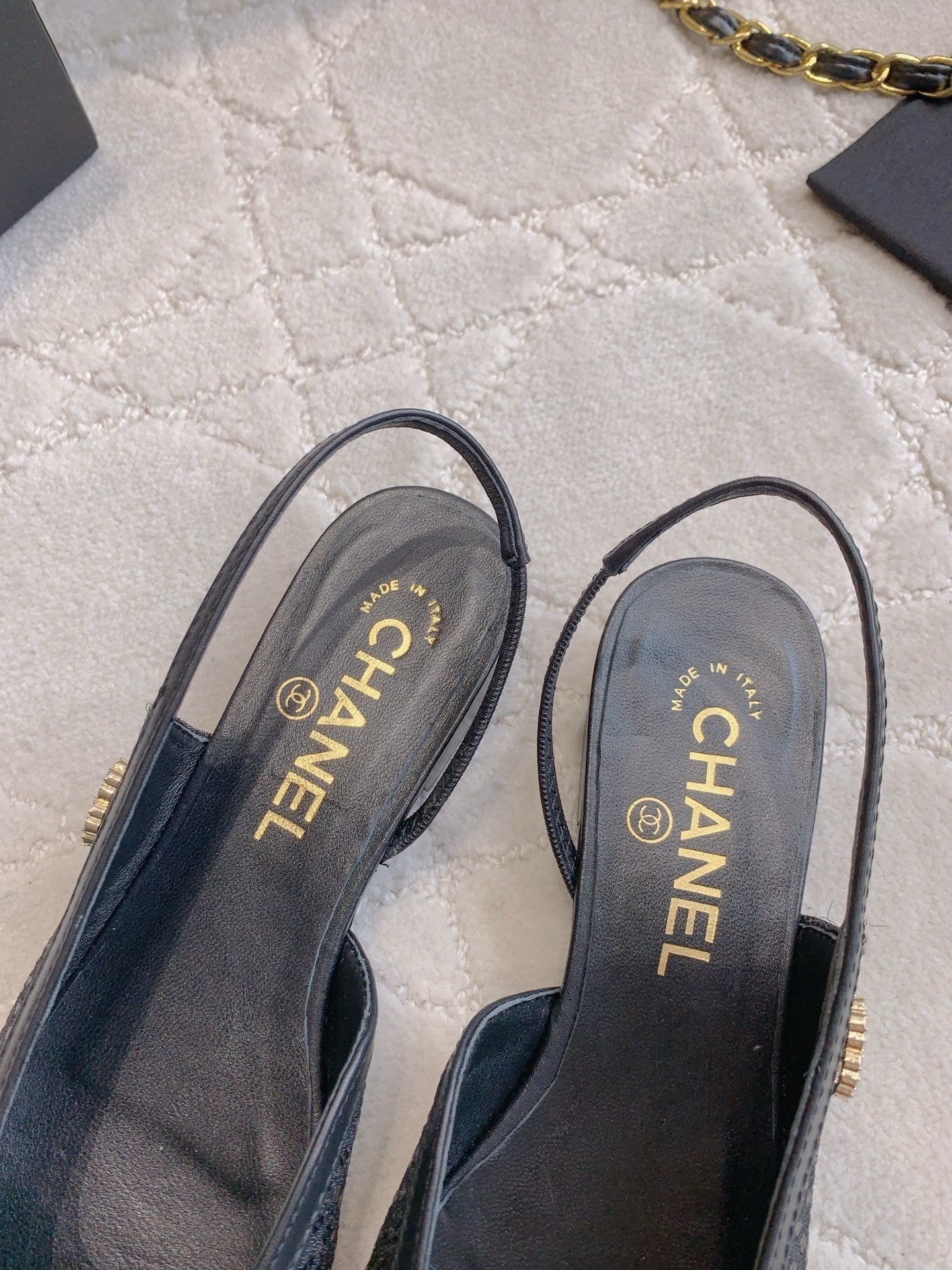 CHANEL 25S SLINGBACK IN SPARKLING BLACK CALFSKIN AND CANVAS GOLD HARDWARE - 35