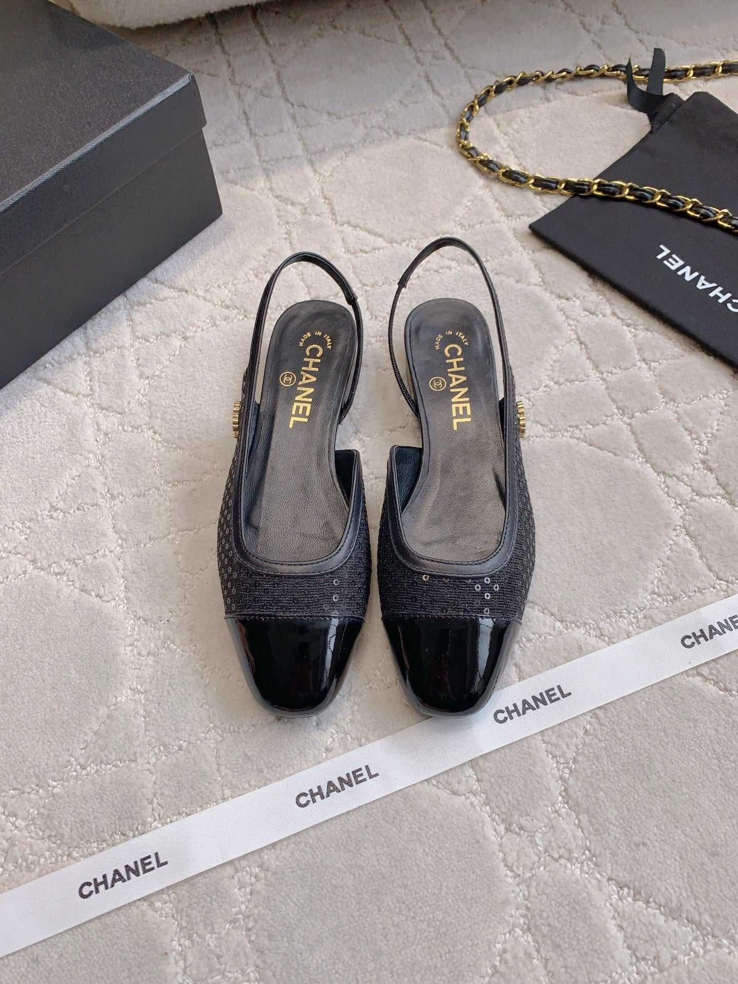 CHANEL 25S SLINGBACK IN SPARKLING BLACK CALFSKIN AND CANVAS GOLD HARDWARE - 35