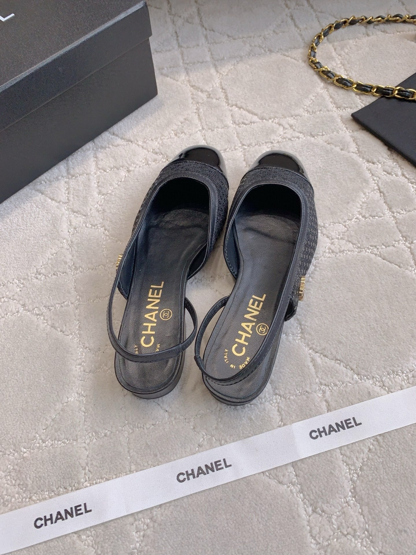 CHANEL 25S SLINGBACK IN SPARKLING BLACK CALFSKIN AND CANVAS GOLD HARDWARE - 35