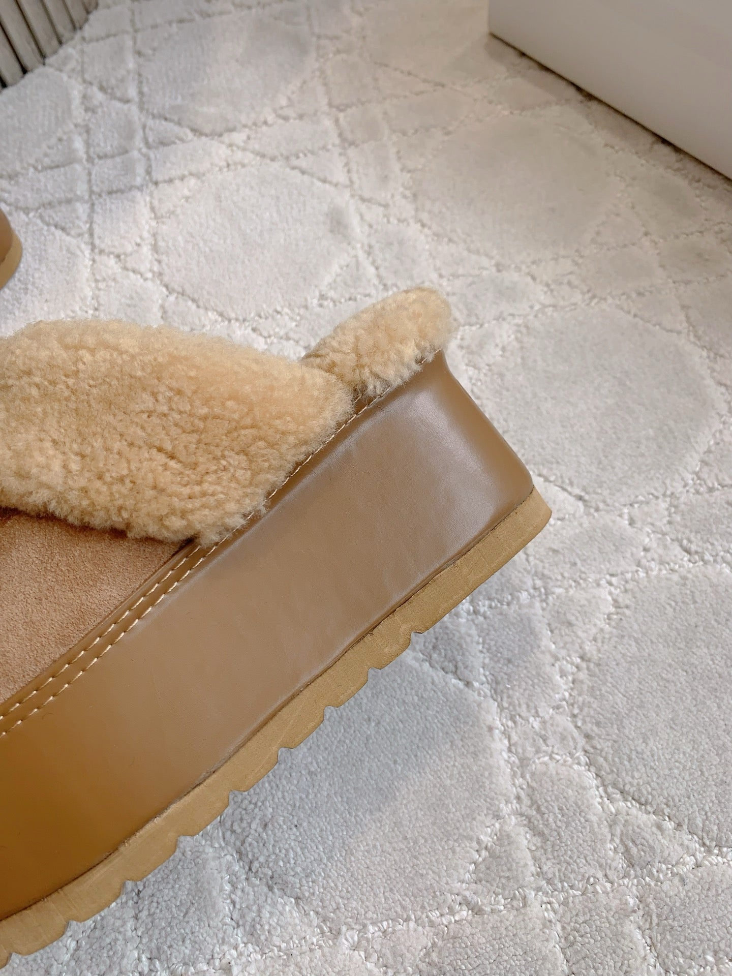 CELINE 25S DANA WEDGE MULE 70MM IN LIGHT BROWN SUEDE CALFSKIN AND SHEARLING - 35