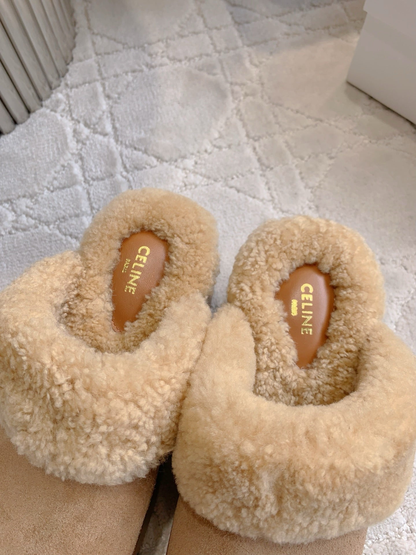 CELINE 25S DANA WEDGE MULE 70MM IN LIGHT BROWN SUEDE CALFSKIN AND SHEARLING - 35