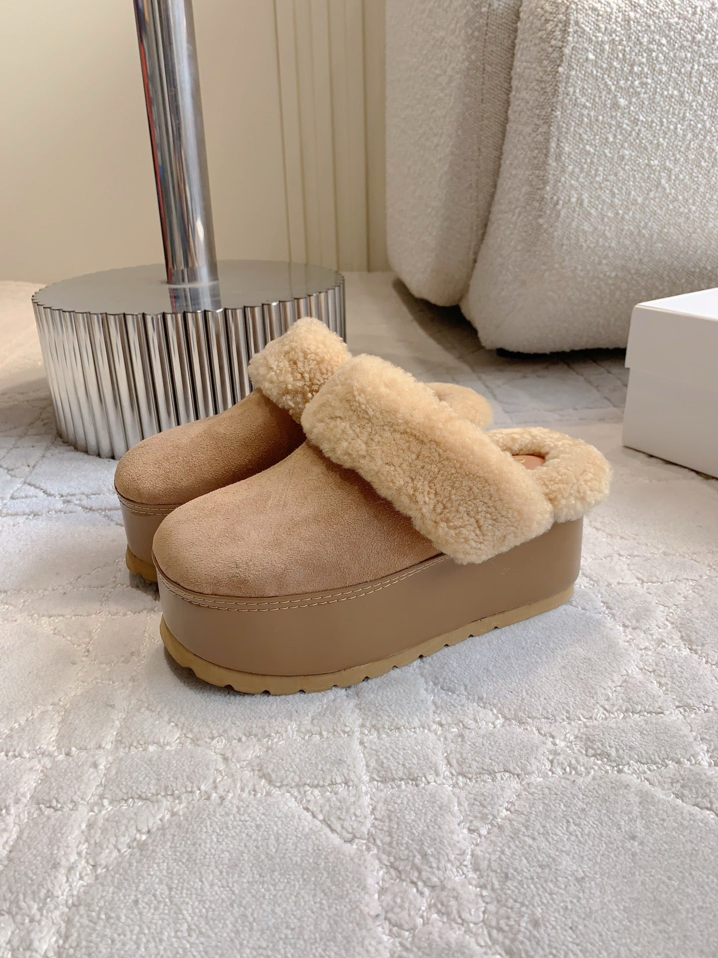 CELINE 25S DANA WEDGE MULE 70MM IN LIGHT BROWN SUEDE CALFSKIN AND SHEARLING - 35