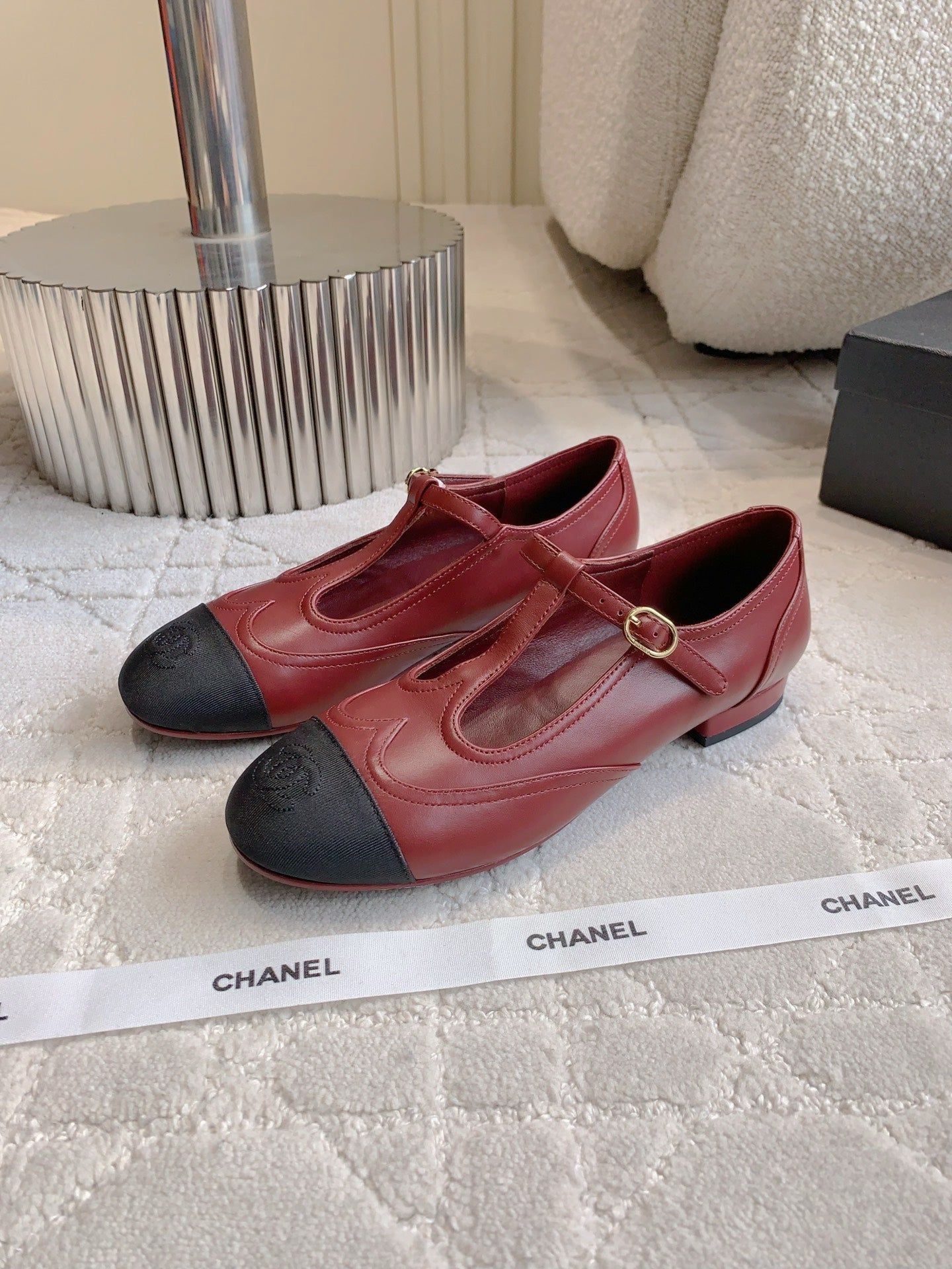 CHANEL 25S MARY JANE IN BLACK AND ROSEWOOD CALFSKIN GOLD HARDWARE - 35