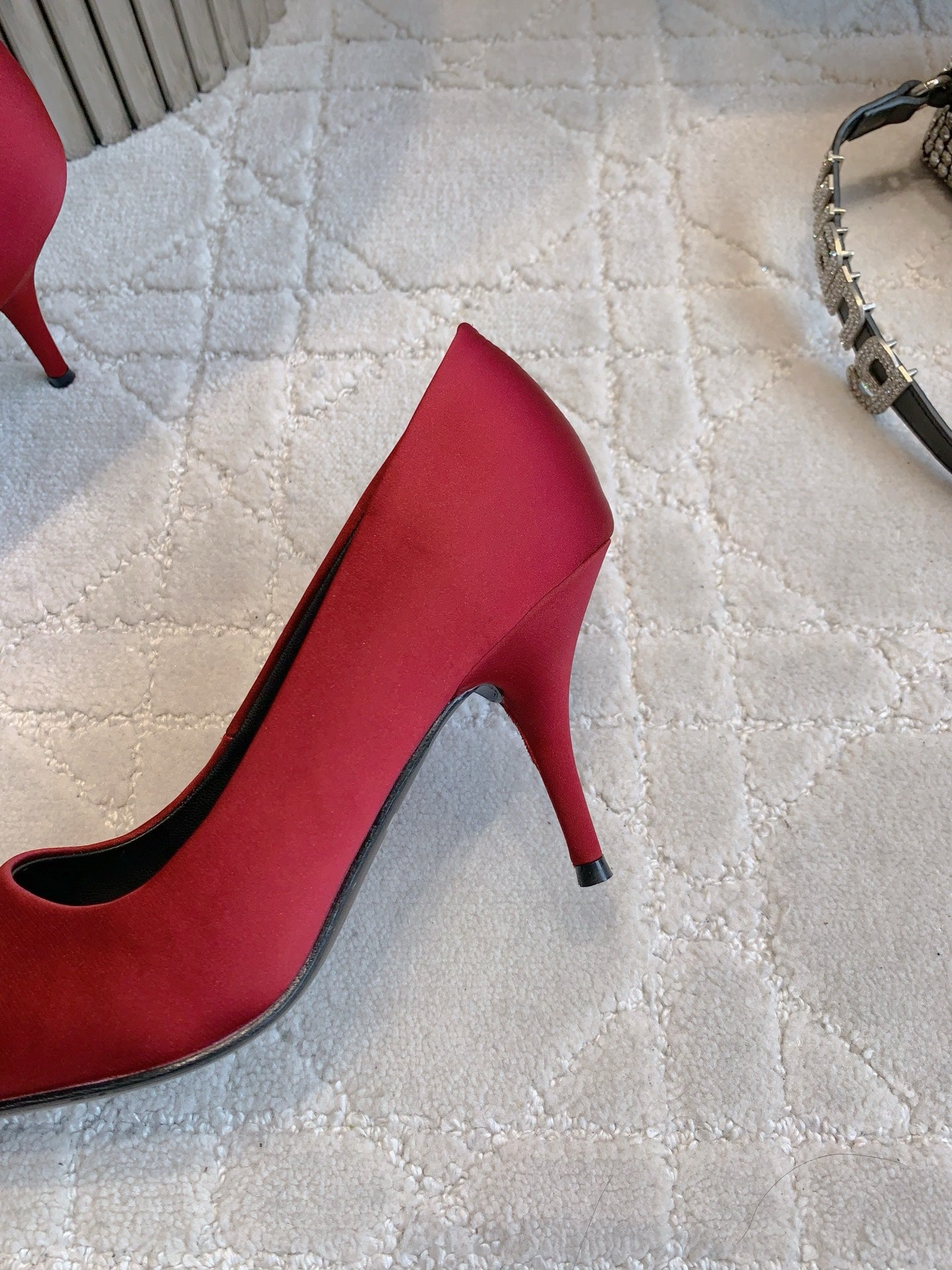 BALENCIAGA 25S POINTED-TOE HIGH HEELS 70 MM IN RED SATIN WITH GOLD HARDWARE - 35