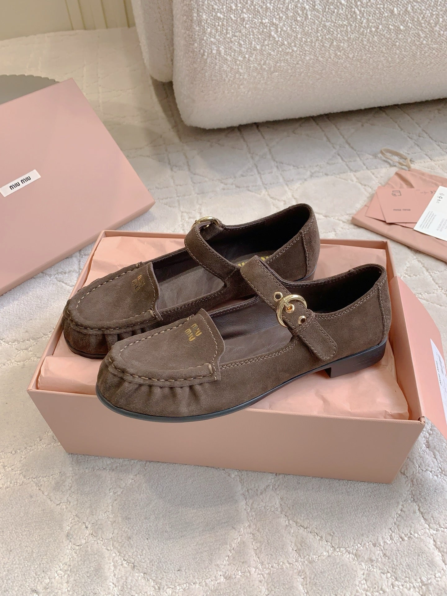 ЛОФЕРИ MIUMIU 26S З КОРИЧНЕВОЇ ЗАМШІ З РЕМІНЦЕМ