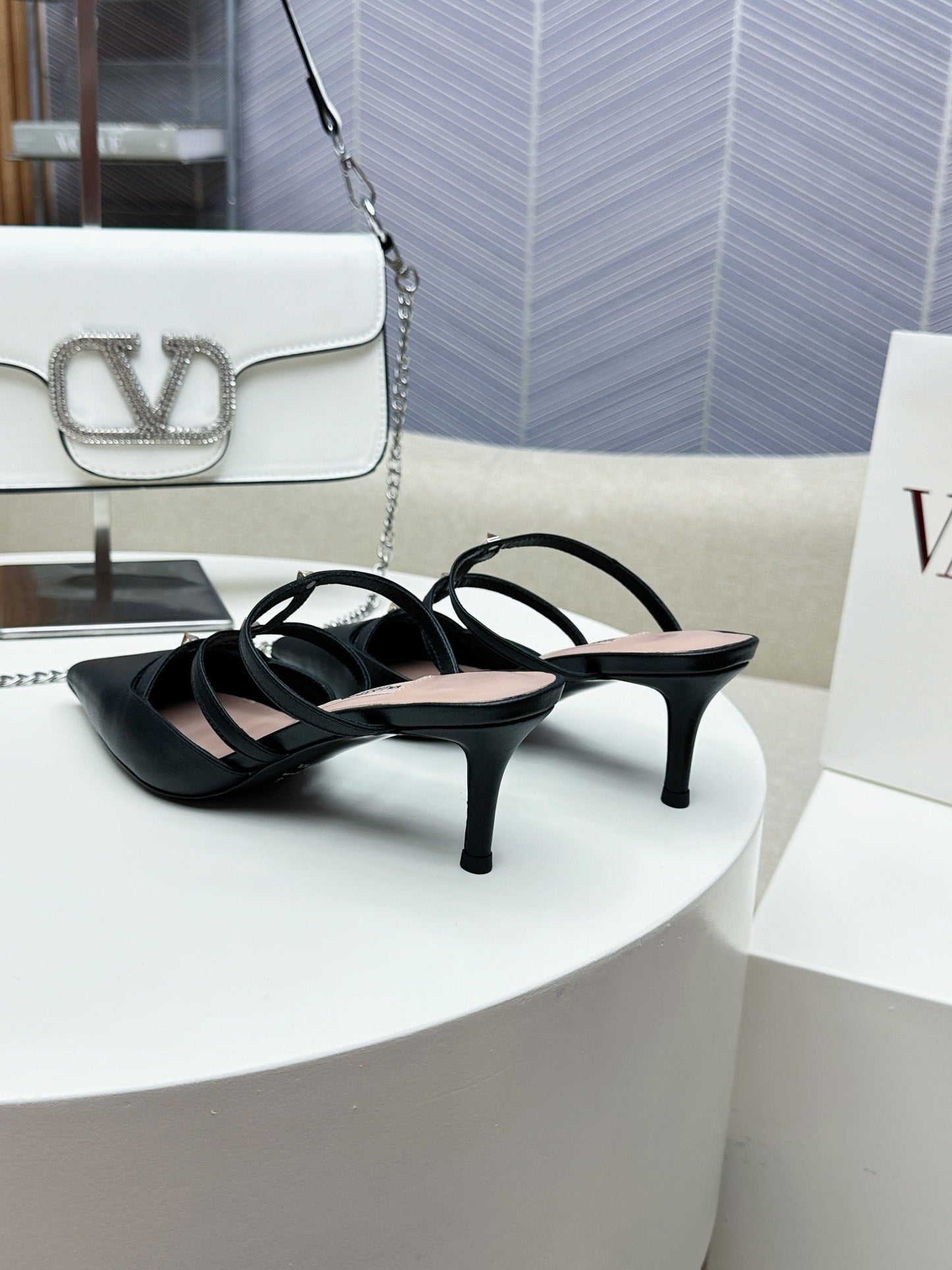 ROCKSTUD WISPY BLACK CALFSKIN MULE 60MM - 34
