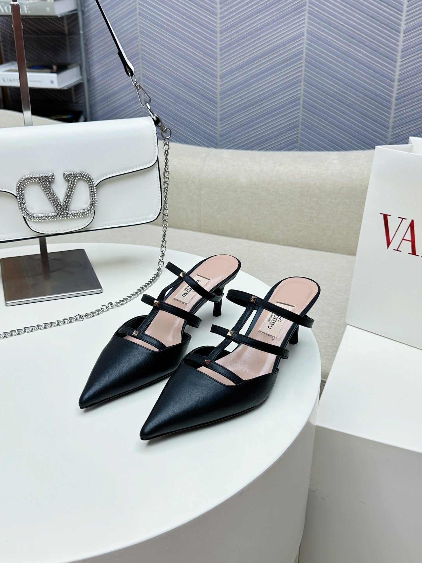 ROCKSTUD WISPY BLACK CALFSKIN MULE 60MM - 34