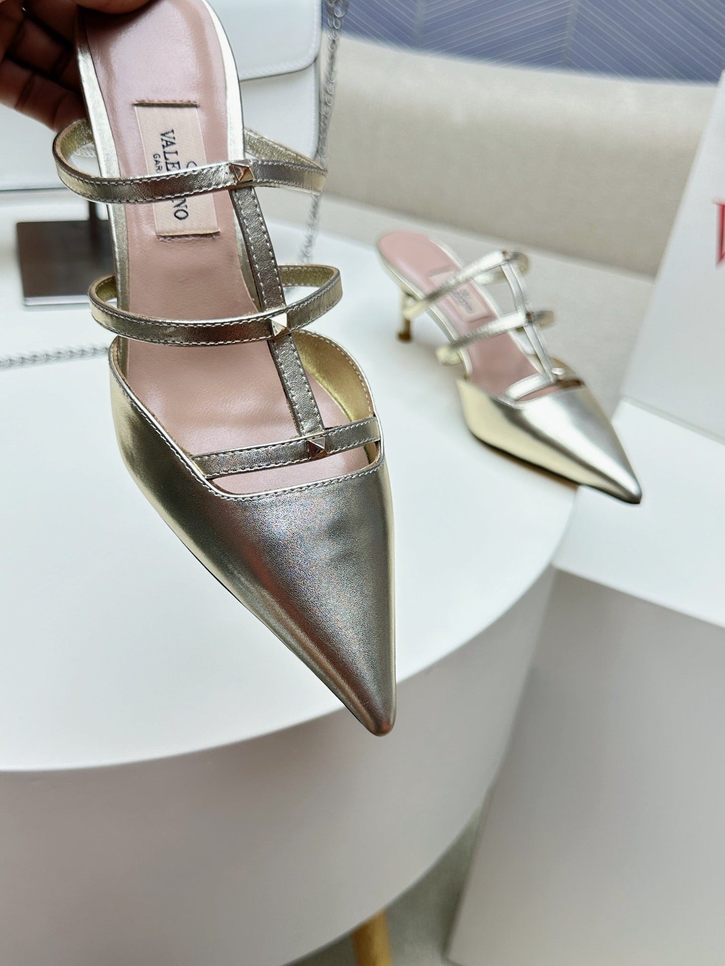 ROCKSTUD WISPY GOLD CALFSKIN MULE 60MM - 34